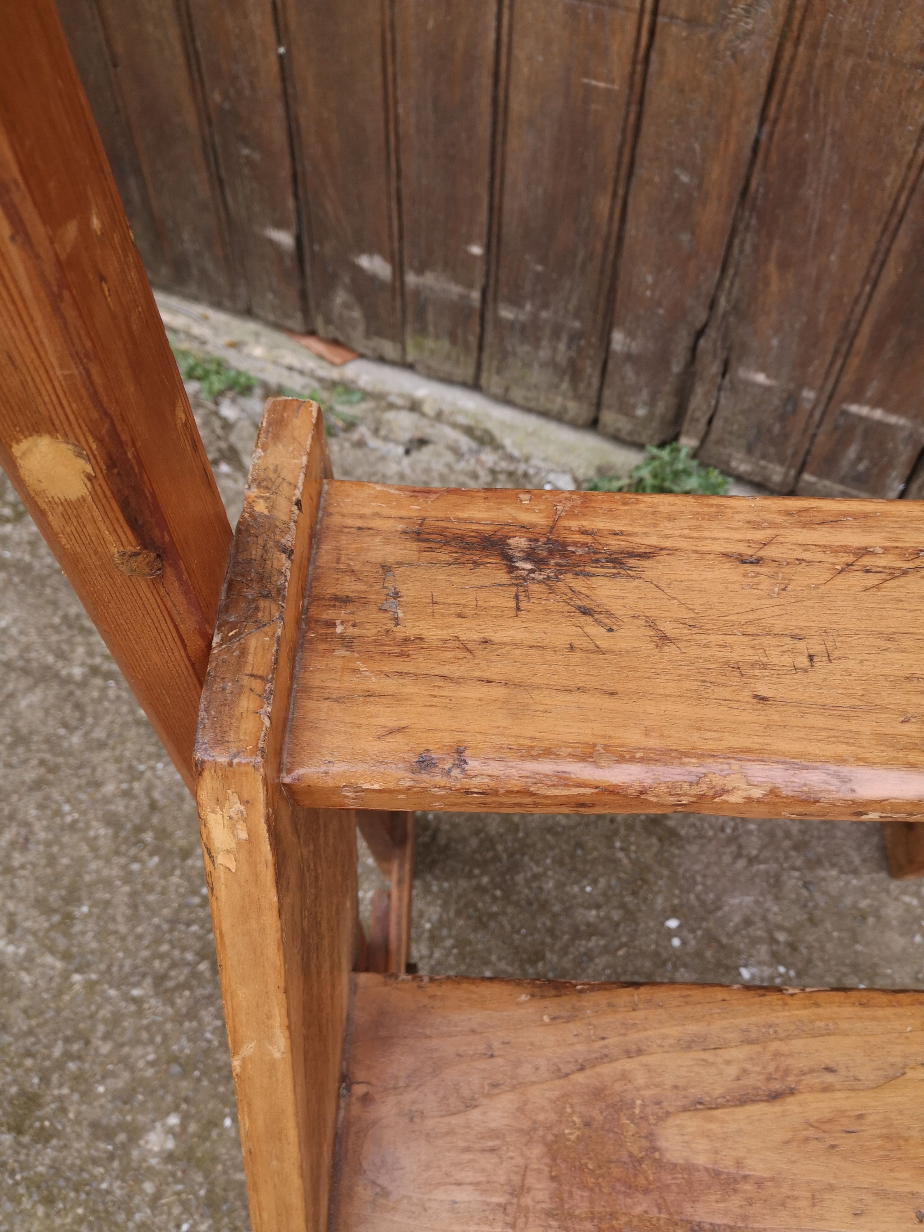 Library ladder said giraffe