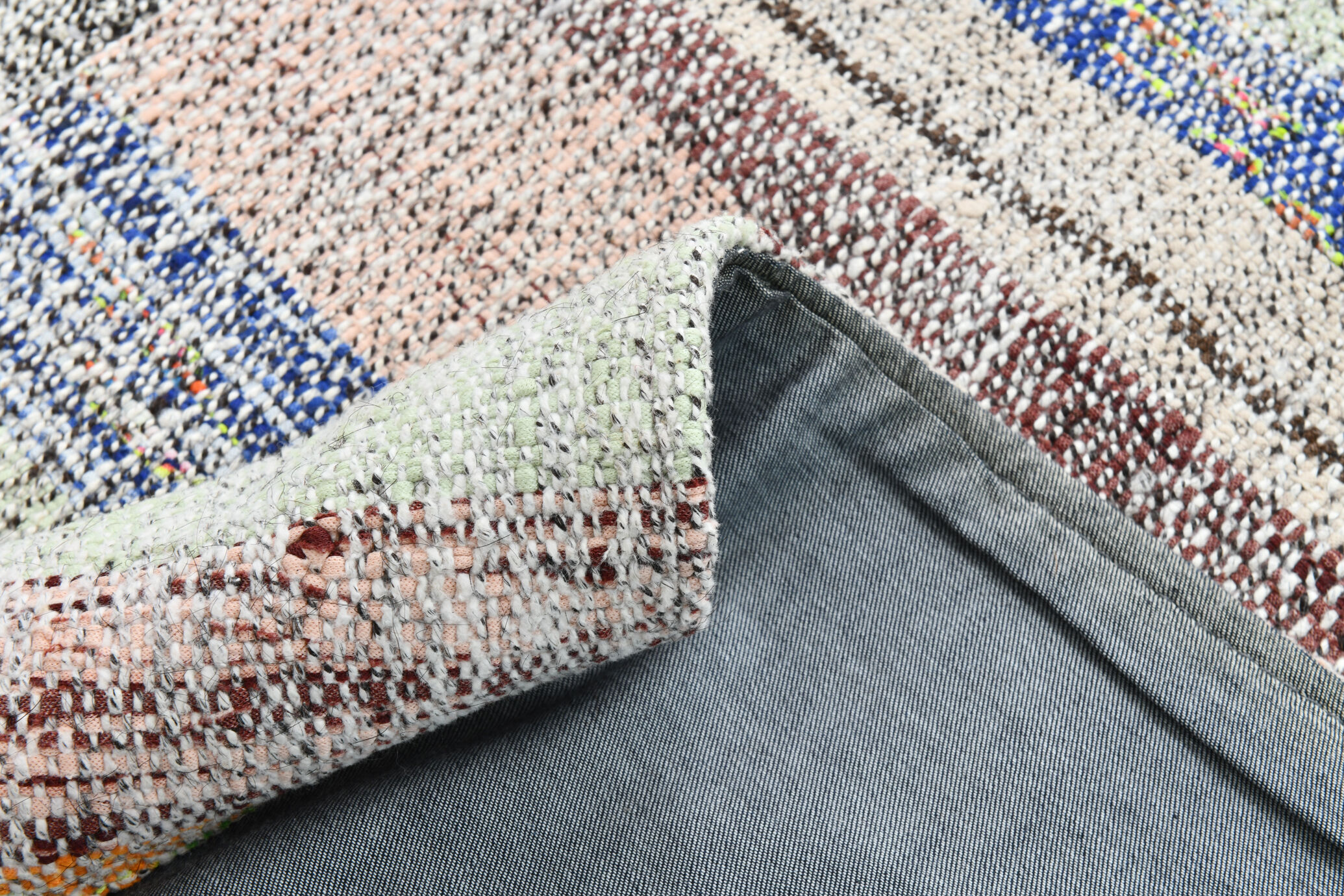 Ethnic vintage rug, 222x304cm