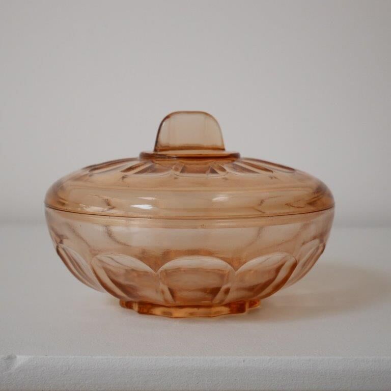 Pink glass box sugar type