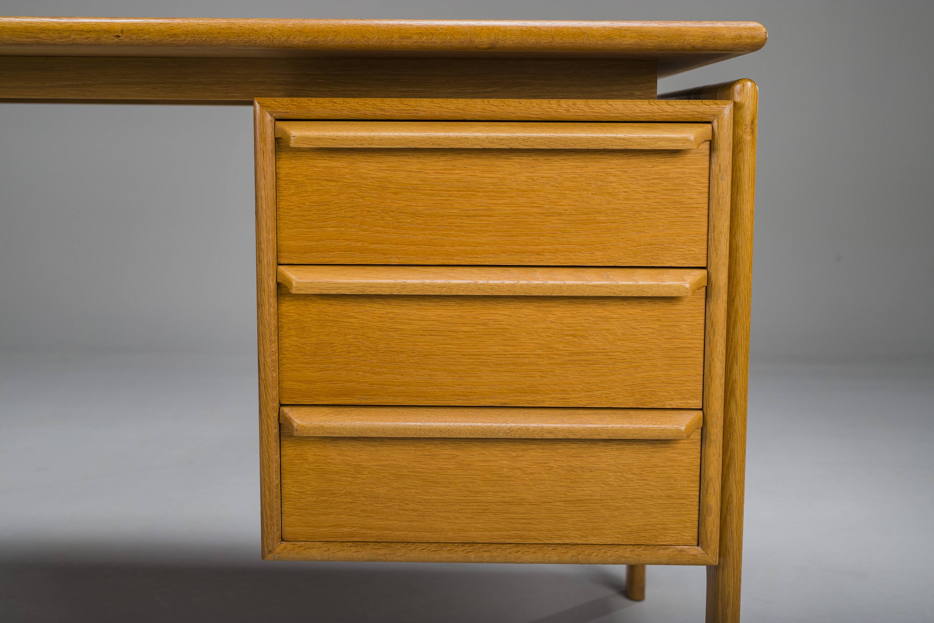 Mid-Century Oak Freestanding Desk from GV Møbler, 1970s