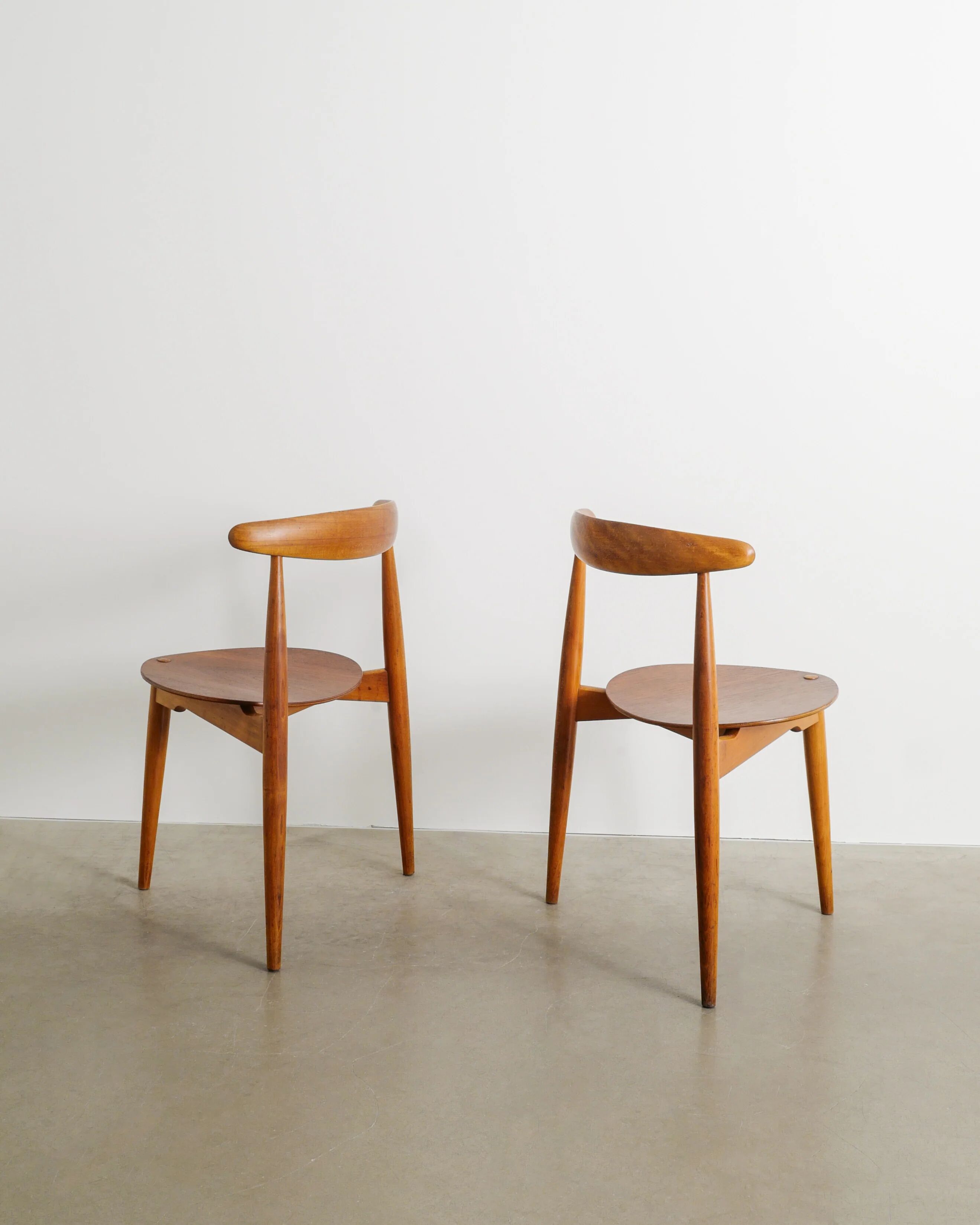 EIGHT WOODEN HANS J WEGNER "HEART / 4103" DINING CHAIRS, 1950s