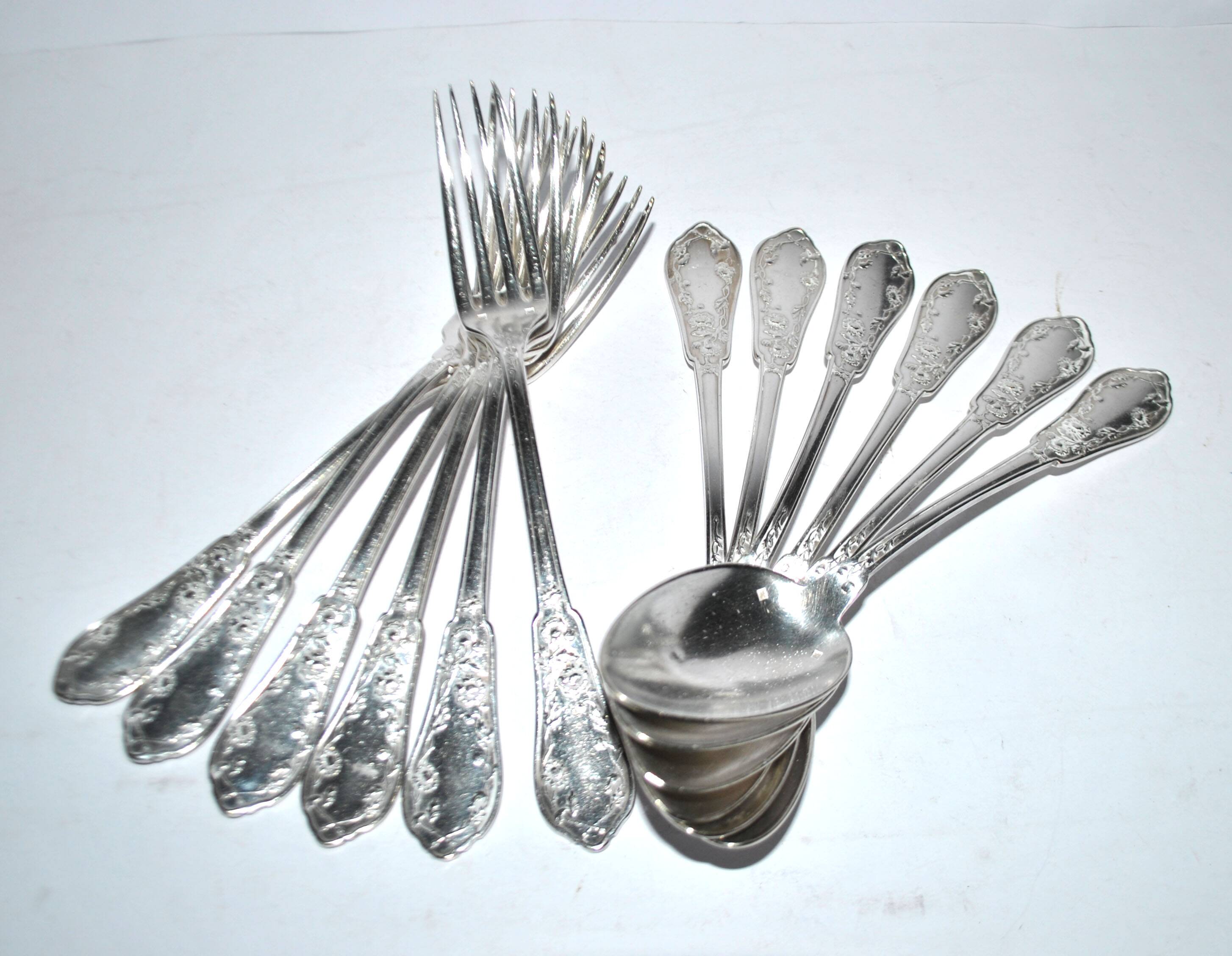 12 silver-plated cutlery sets with floral decoration