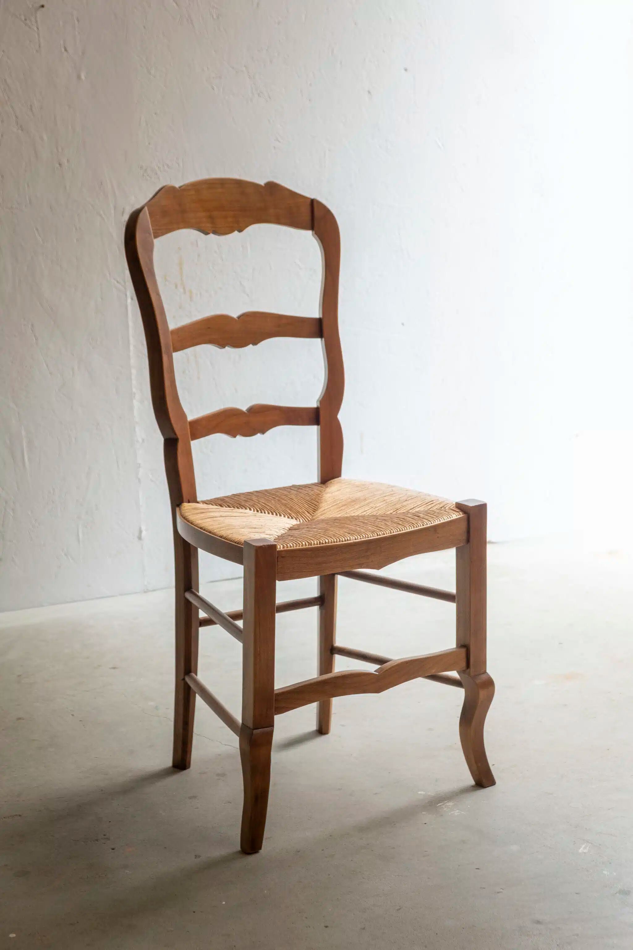 Chaise en bois « Lucile »