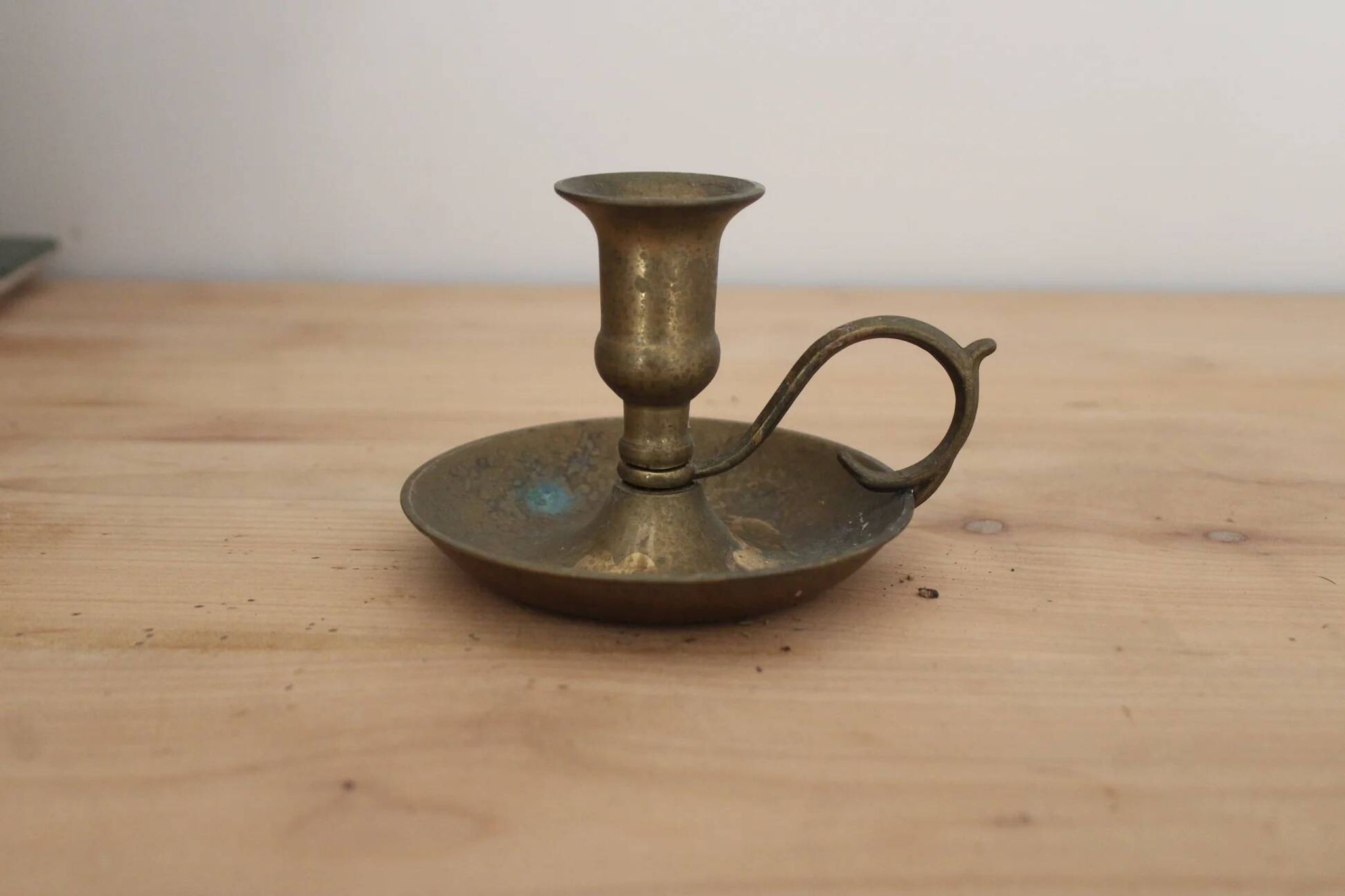 Antique patinated brass hand candlestick – Vintage rat of the cellar