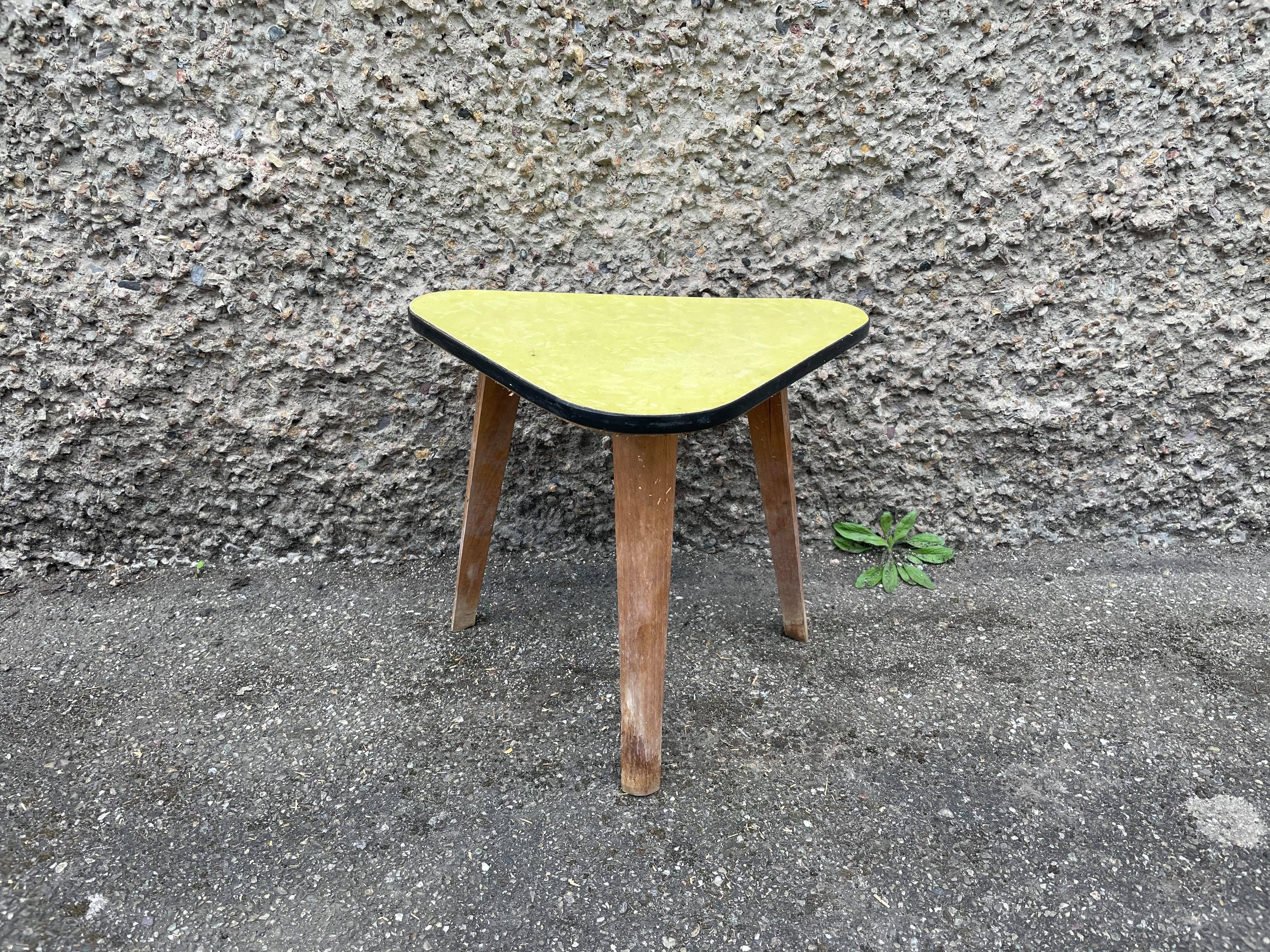 Small triangular paneling small yellow coffee table tripode door midcentury plant 1950 old