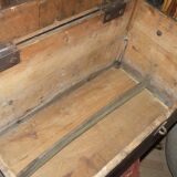 Beautiful cabinetmaker's trunk in wood and metal from the 1900s. With 3 storage compartments