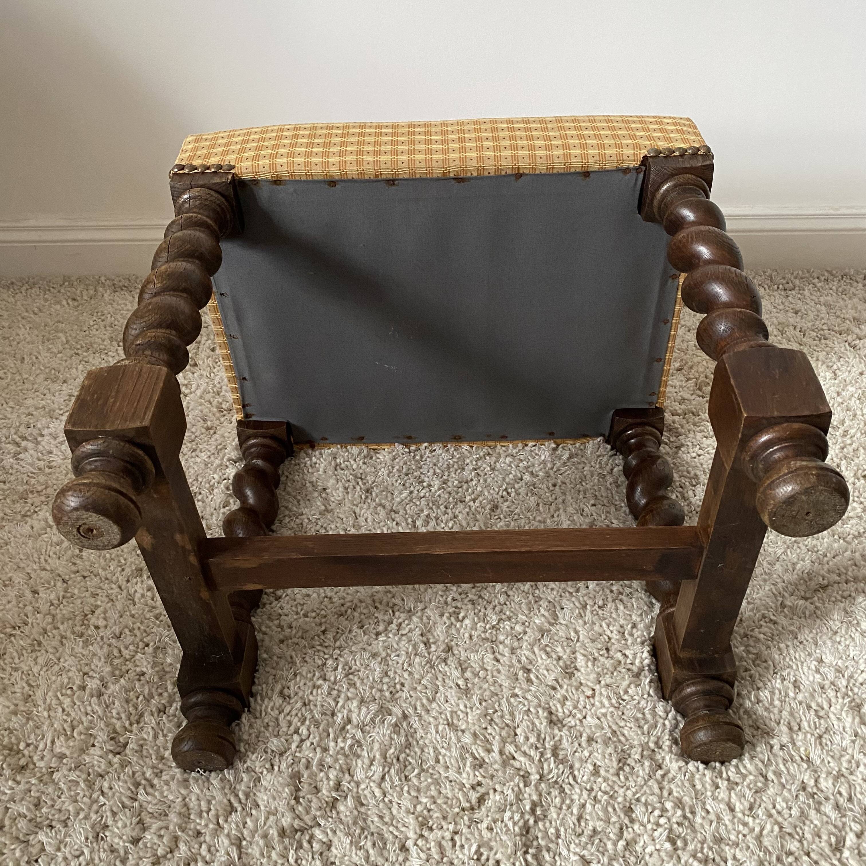 Stool with turned legs