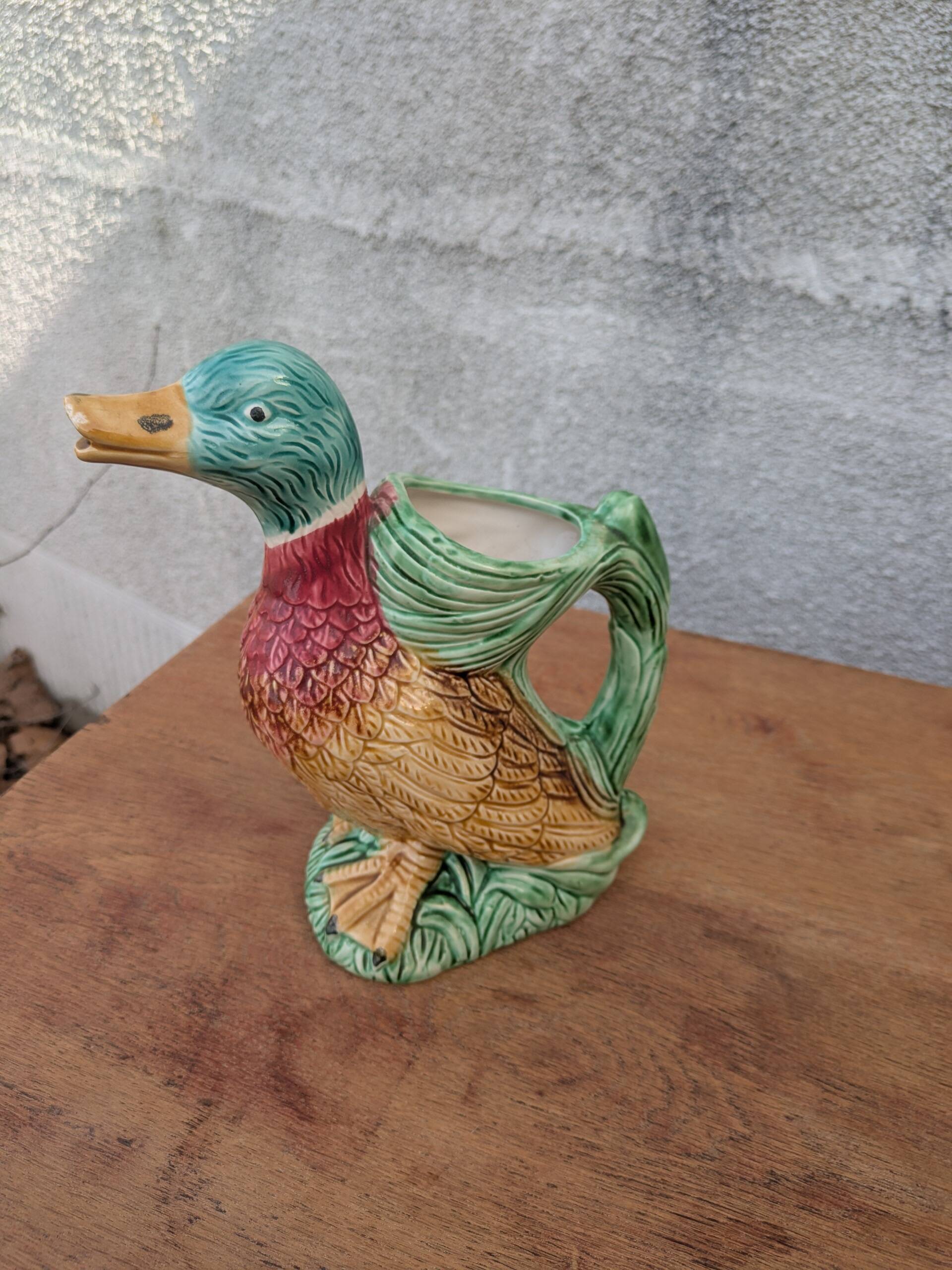 Duck pitcher