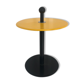 Coffee table / Yellow and black-sned peeling