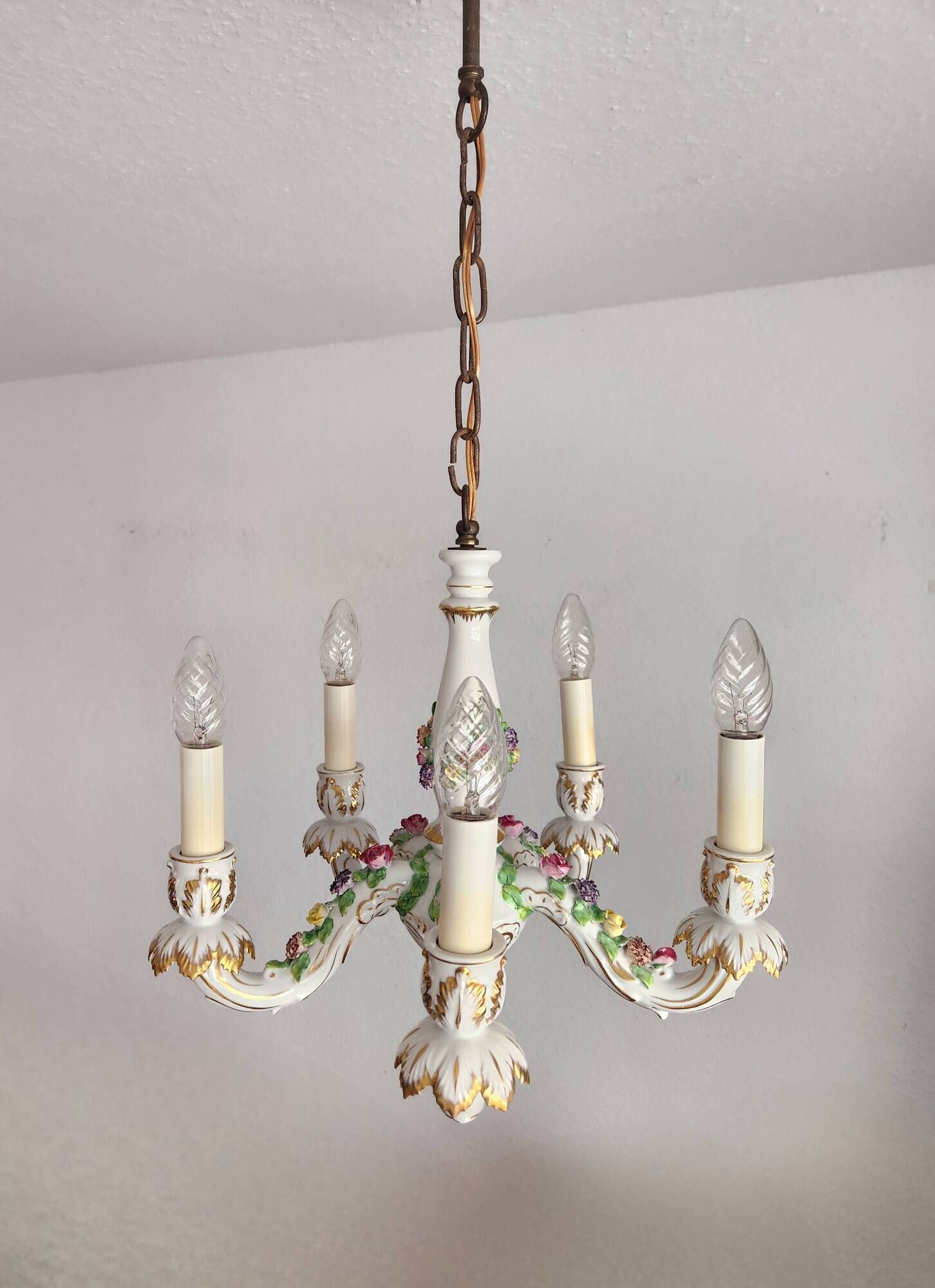 Handgeformt vergoldet vintage Porzellan Kronleuchter Capodimonte 1960er