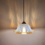 Deux suspensions Ezan opalescente art déco