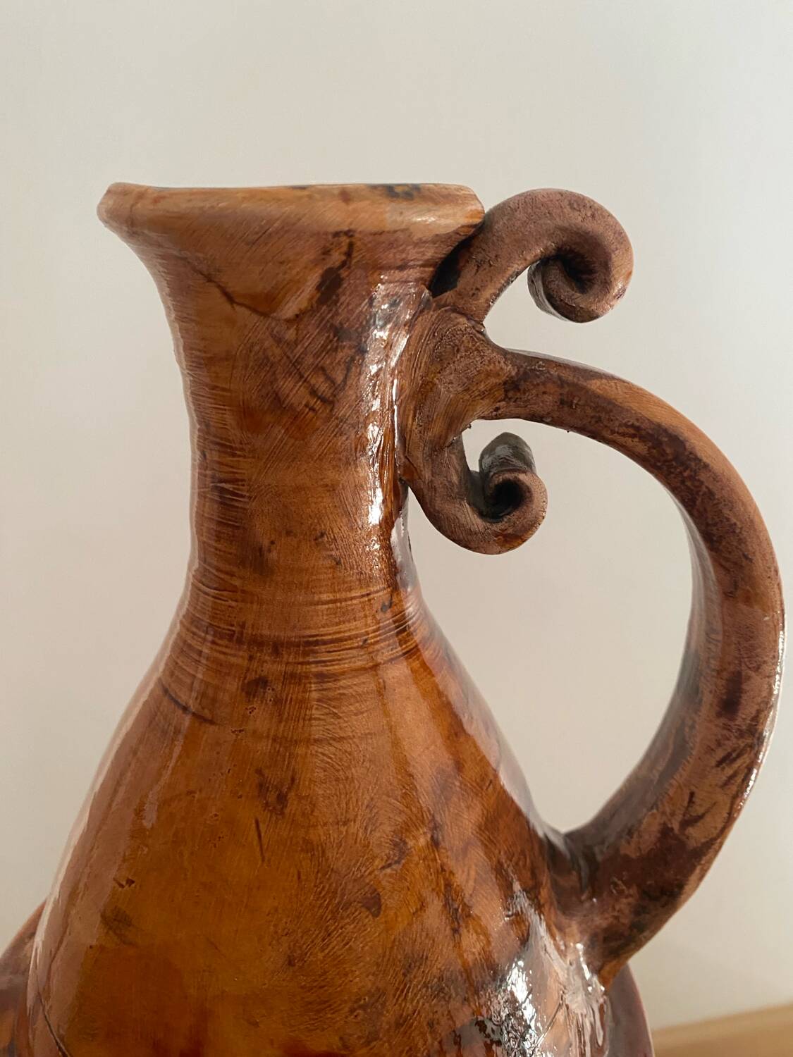 Tripod pottery