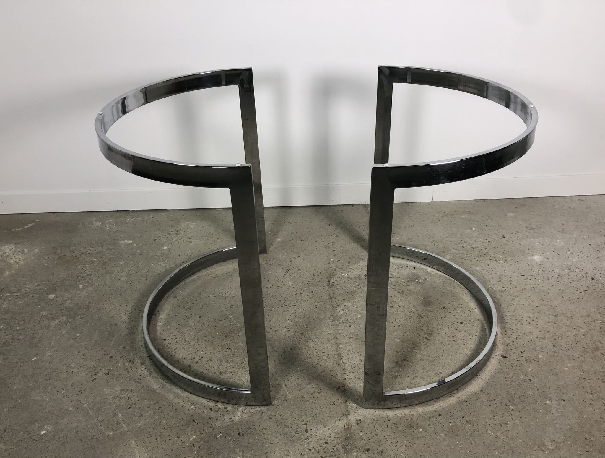 Oval table design hemicylindrical 70's in the taste of Paul Le Geard