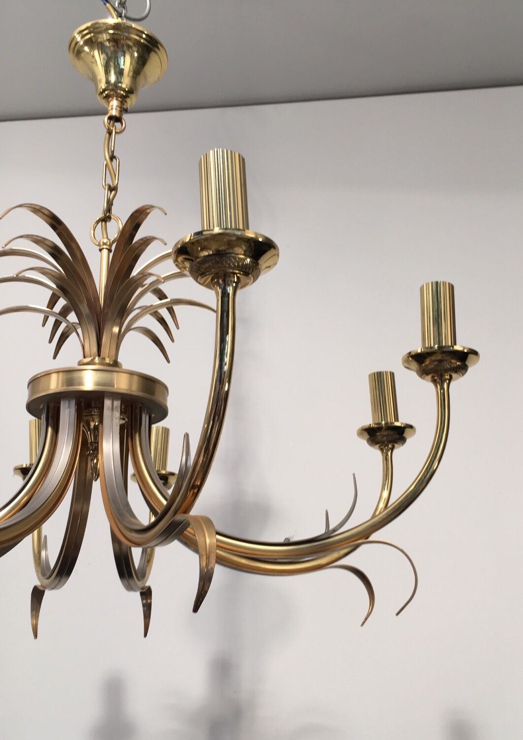 Pineapple brass 8-light chandelier
