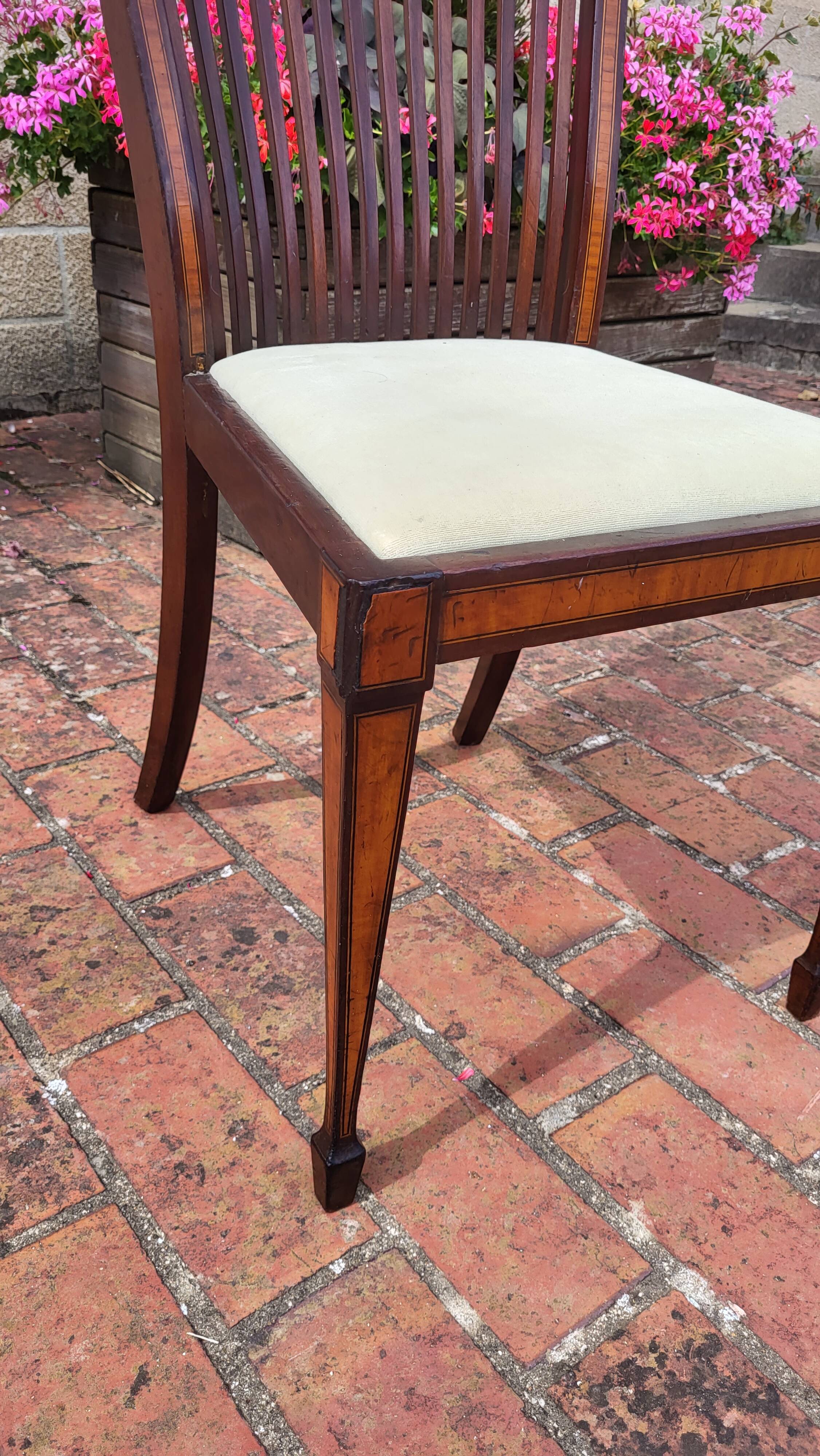 English chair with barrettes Feet "sword"