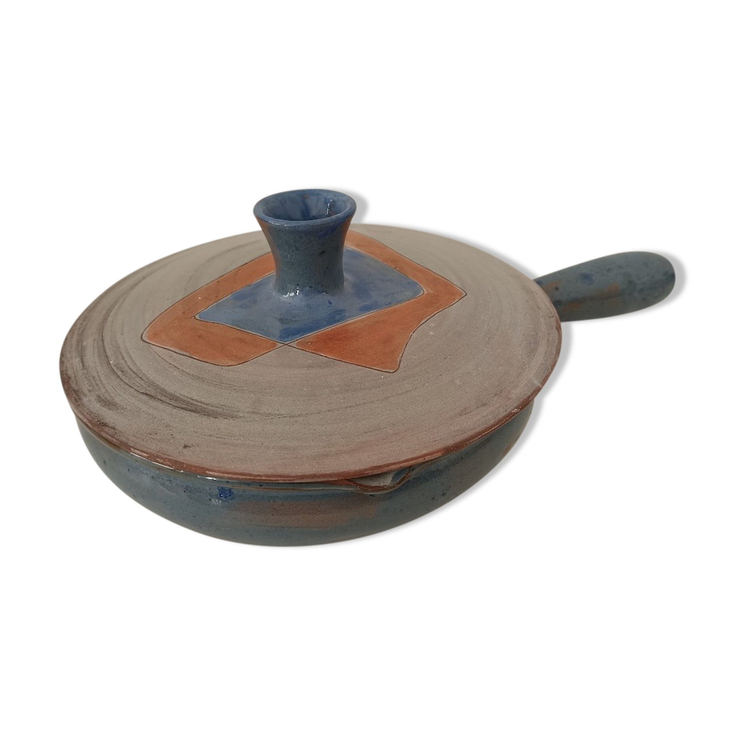 Ceramic dish by Juliette Derel