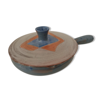 Ceramic dish by Juliette Derel