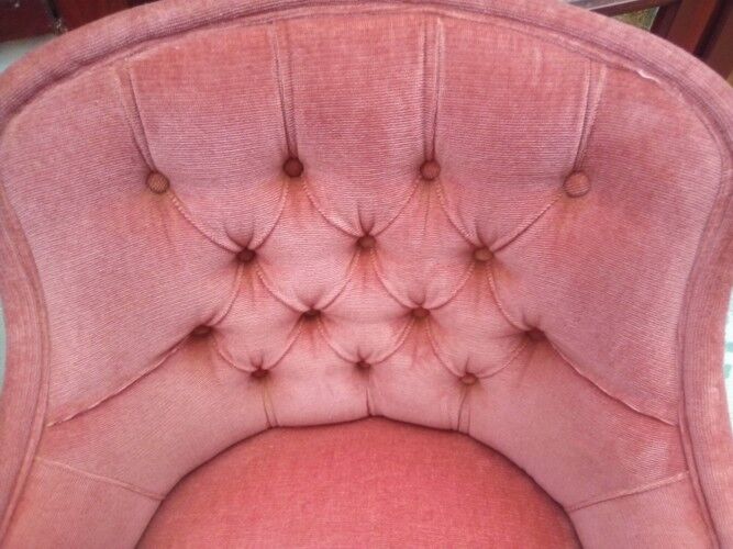 Pink velvet padded toad chair