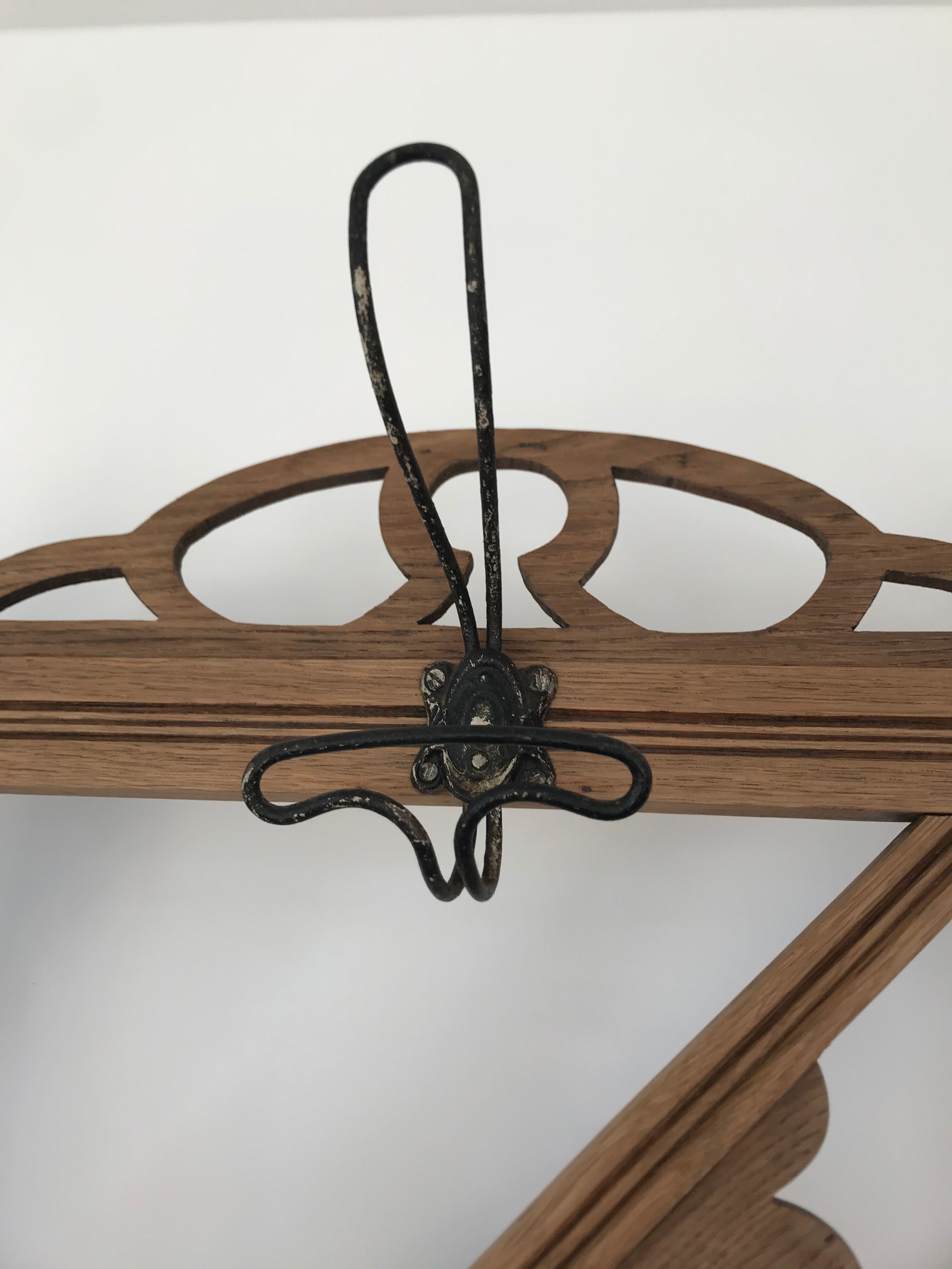 Coat-of-the-table wardrobe