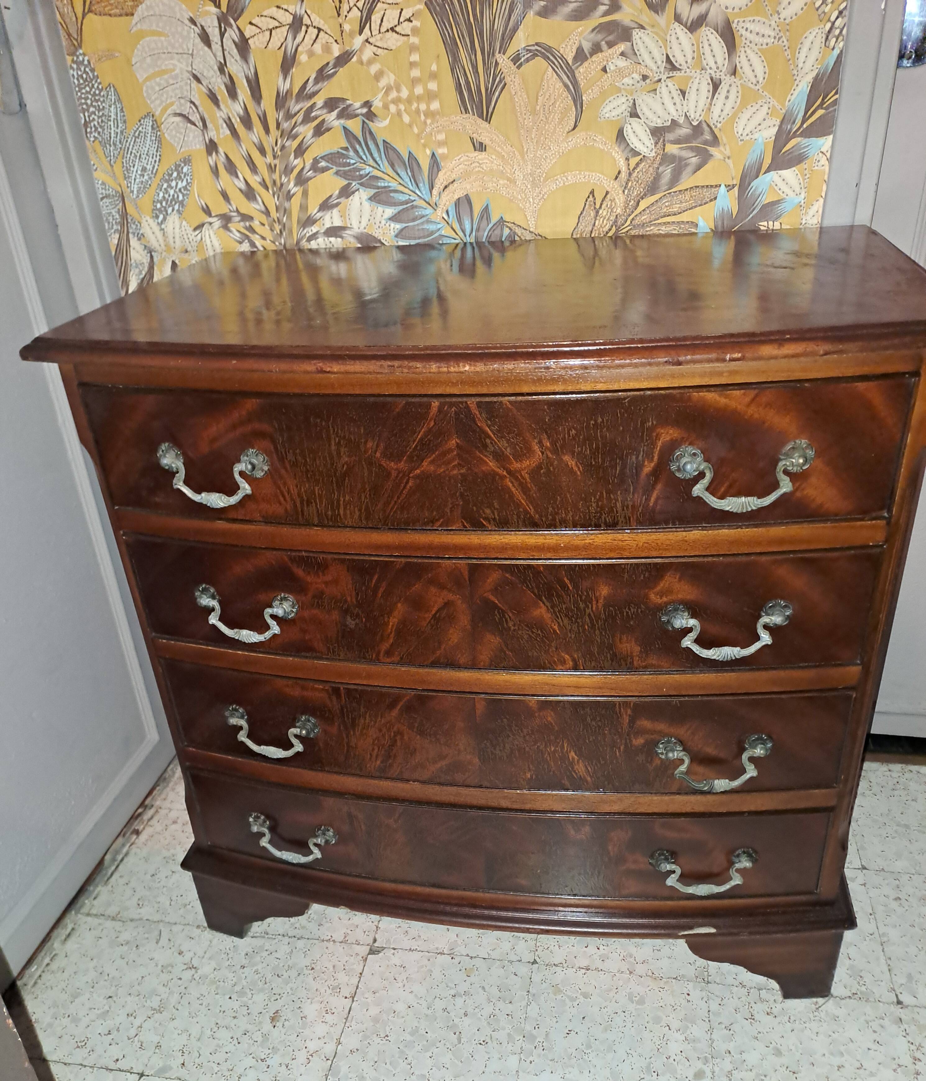 Varnished chest of drawers with rounded front with 4 drawers in classic baroque style 1880/1900
