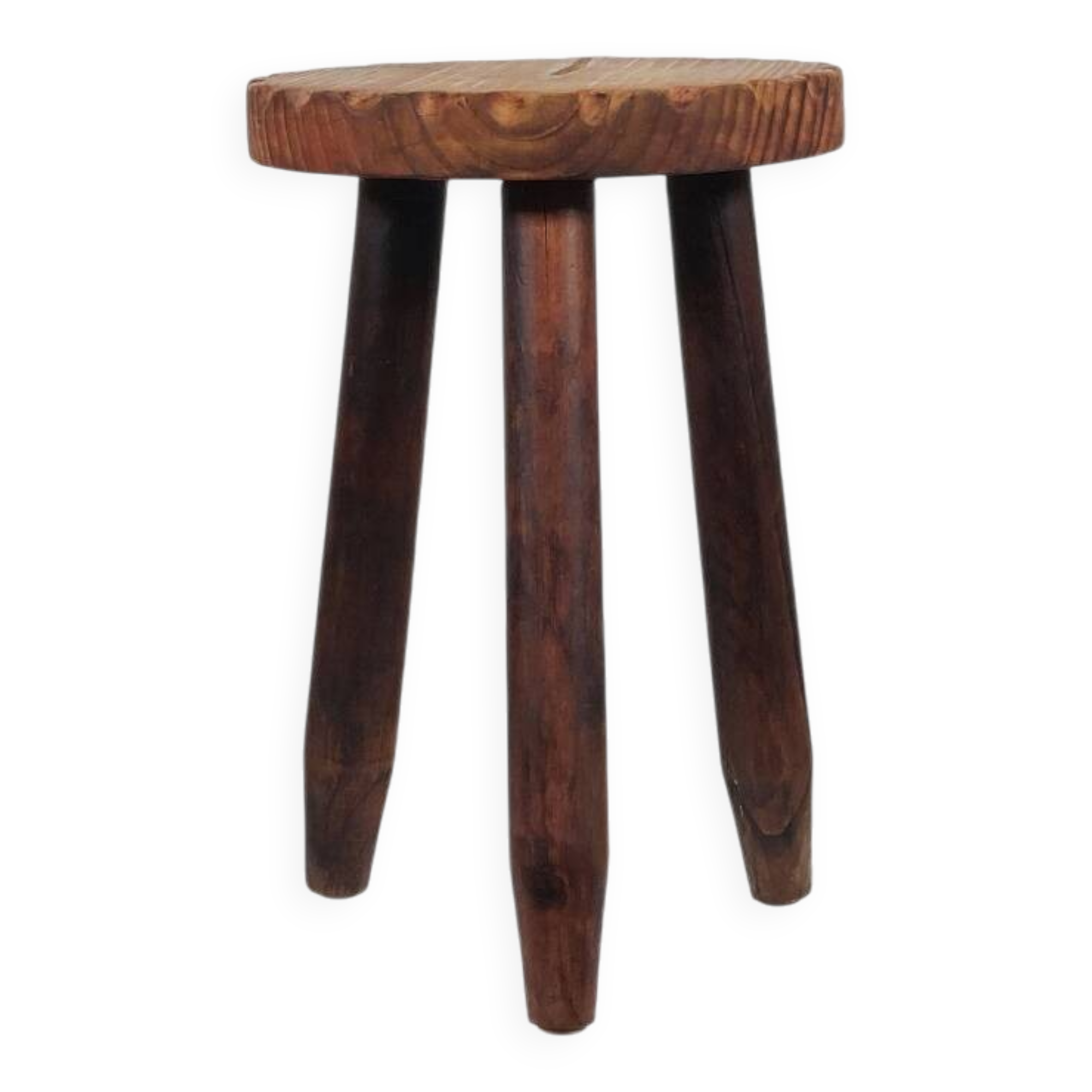 Tabouret de lait vintage à trois pieds en bois de style brutaliste avec décor sculpté