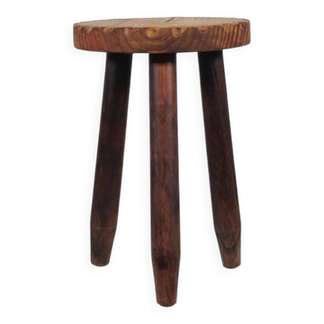 Tabouret de lait vintage à trois pieds en bois de style brutaliste avec décor sculpté