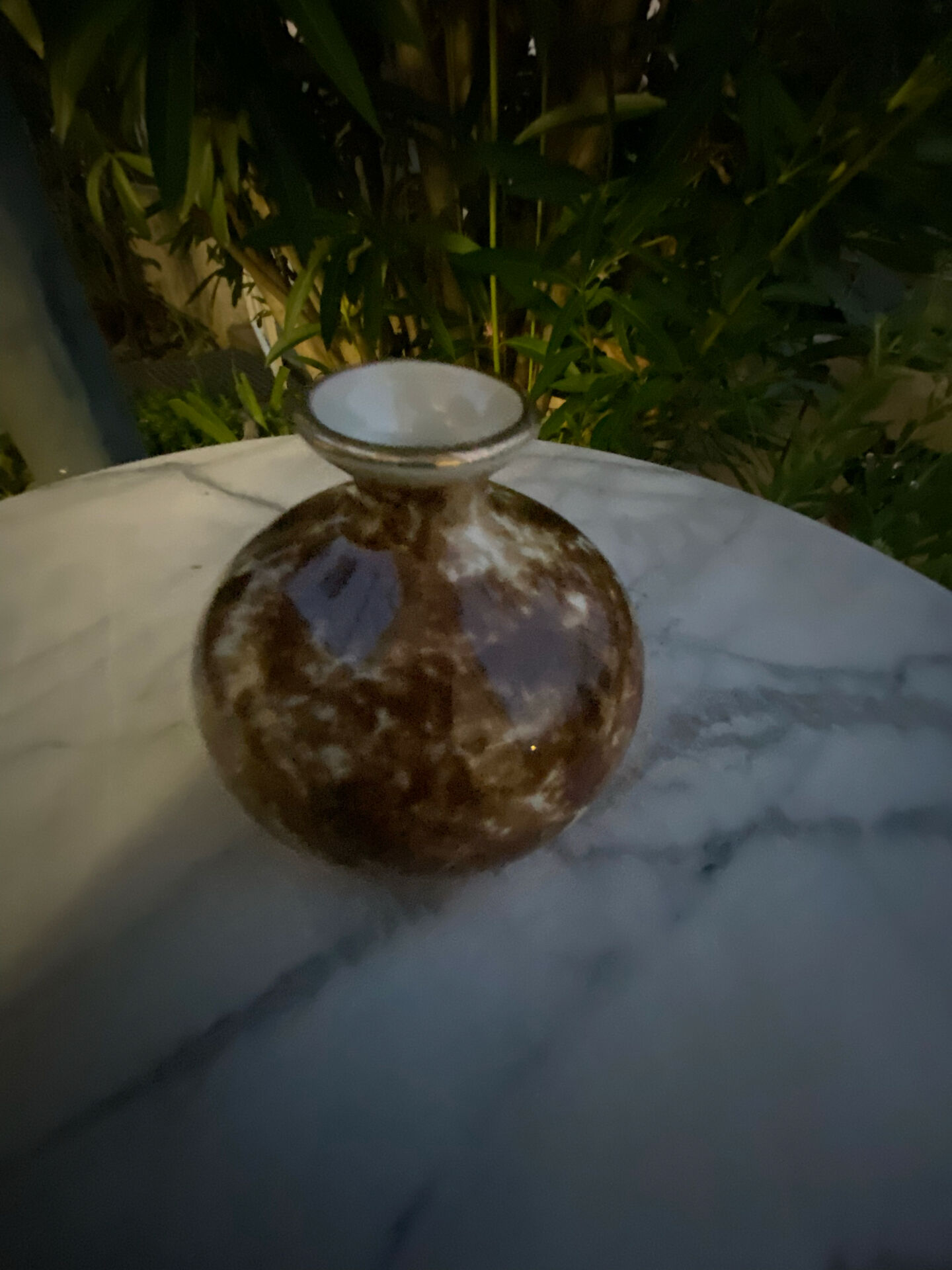Magnificent Round Vase in Limoges Porcelain – Marble Effect / Scaled