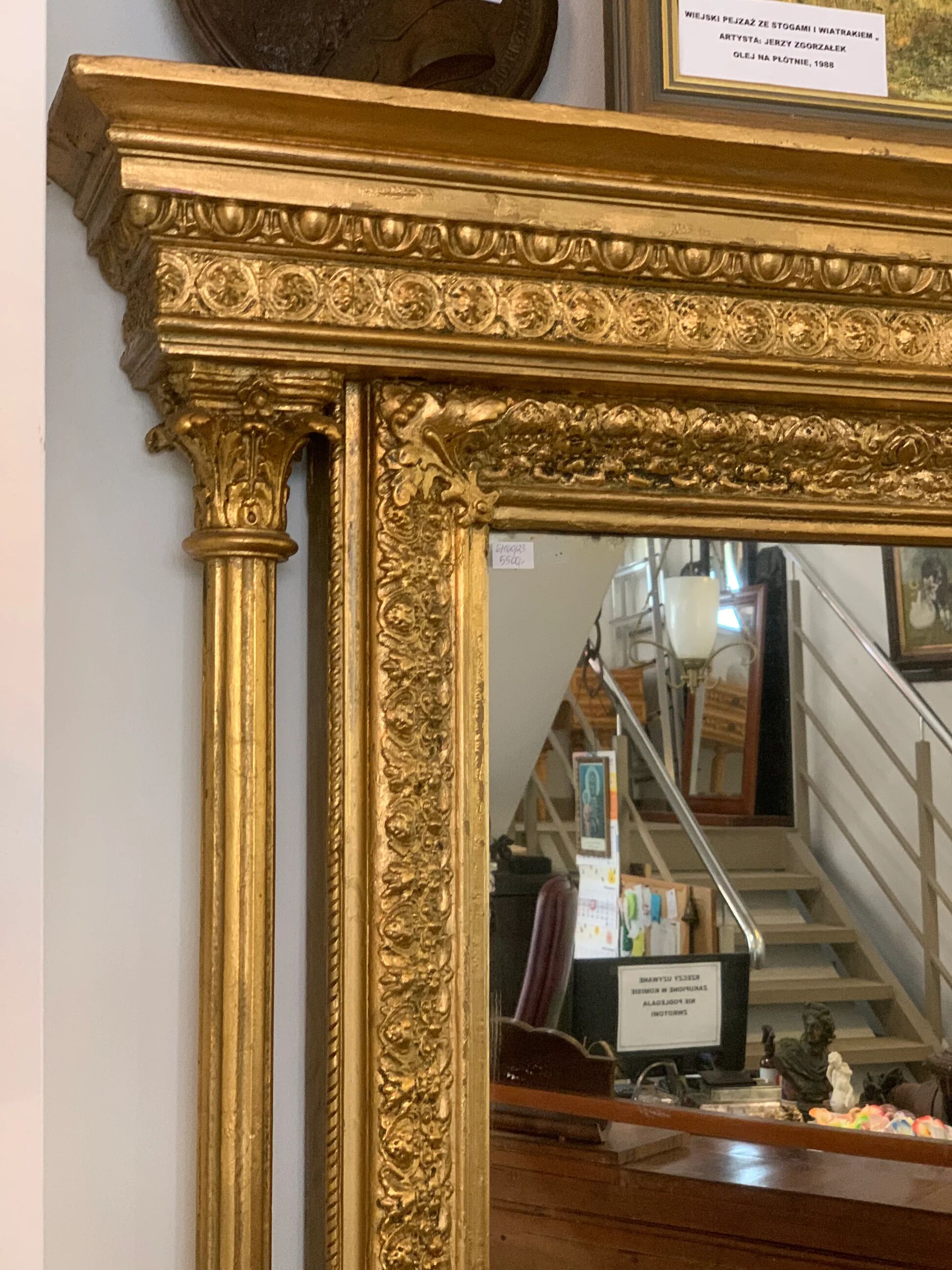 Miroir éclectique XIXe siècle, cadre en bois sculpté et doré