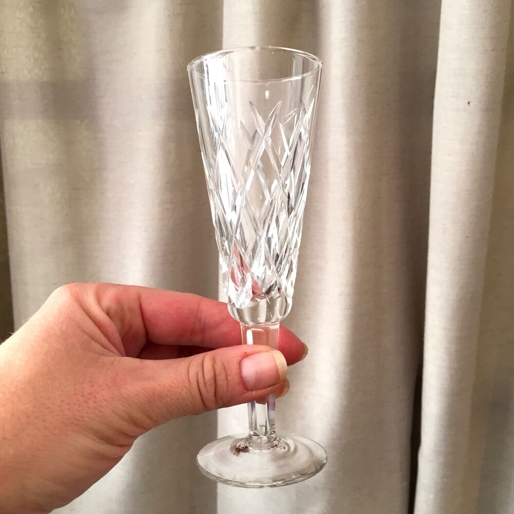 Suite of 5 crystal champagne flutes