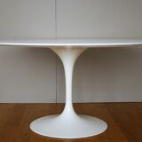 Tulip table by Eero Saarinen for  Knoll International