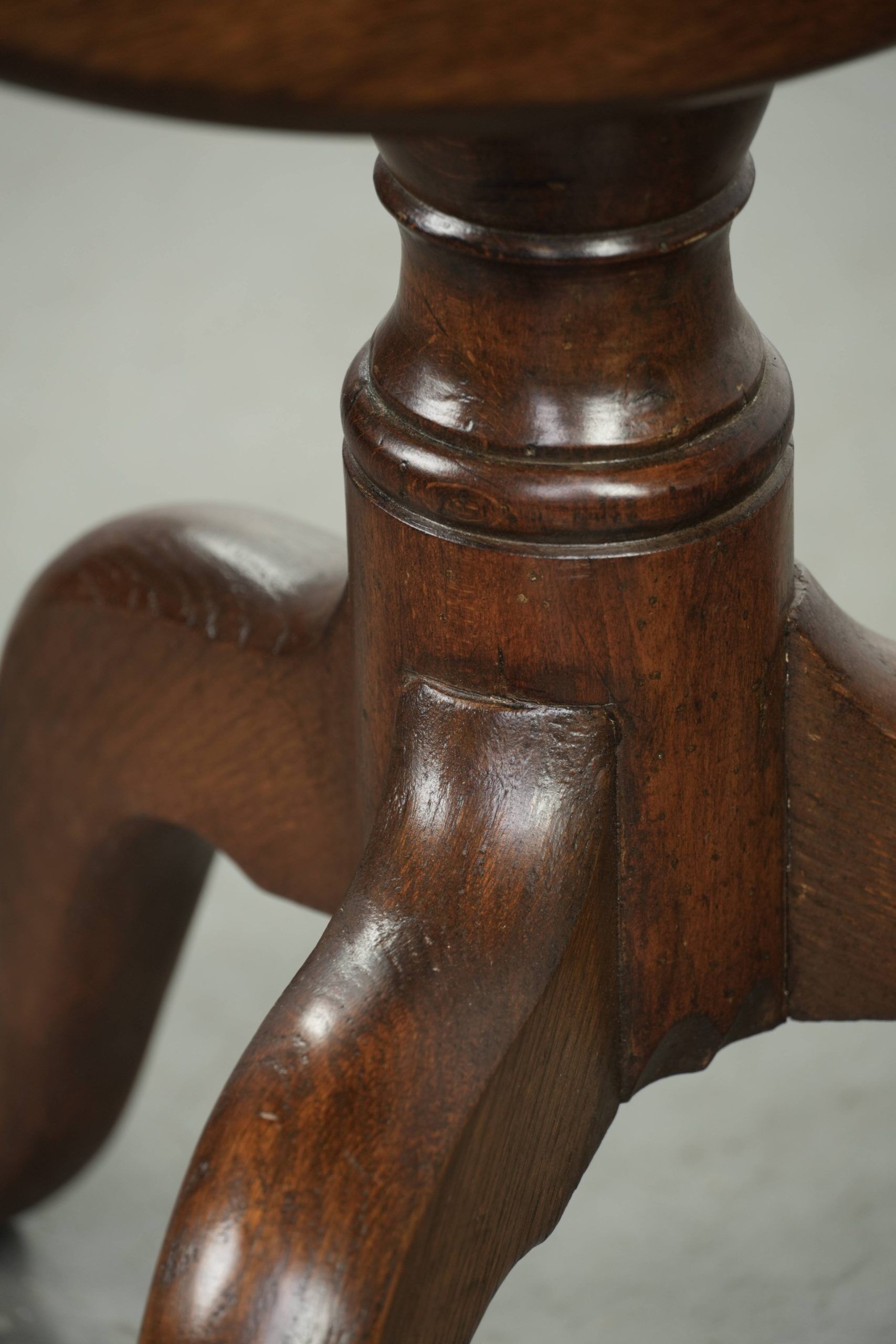 Antique English oak tilt top table / side table from the late 18th century