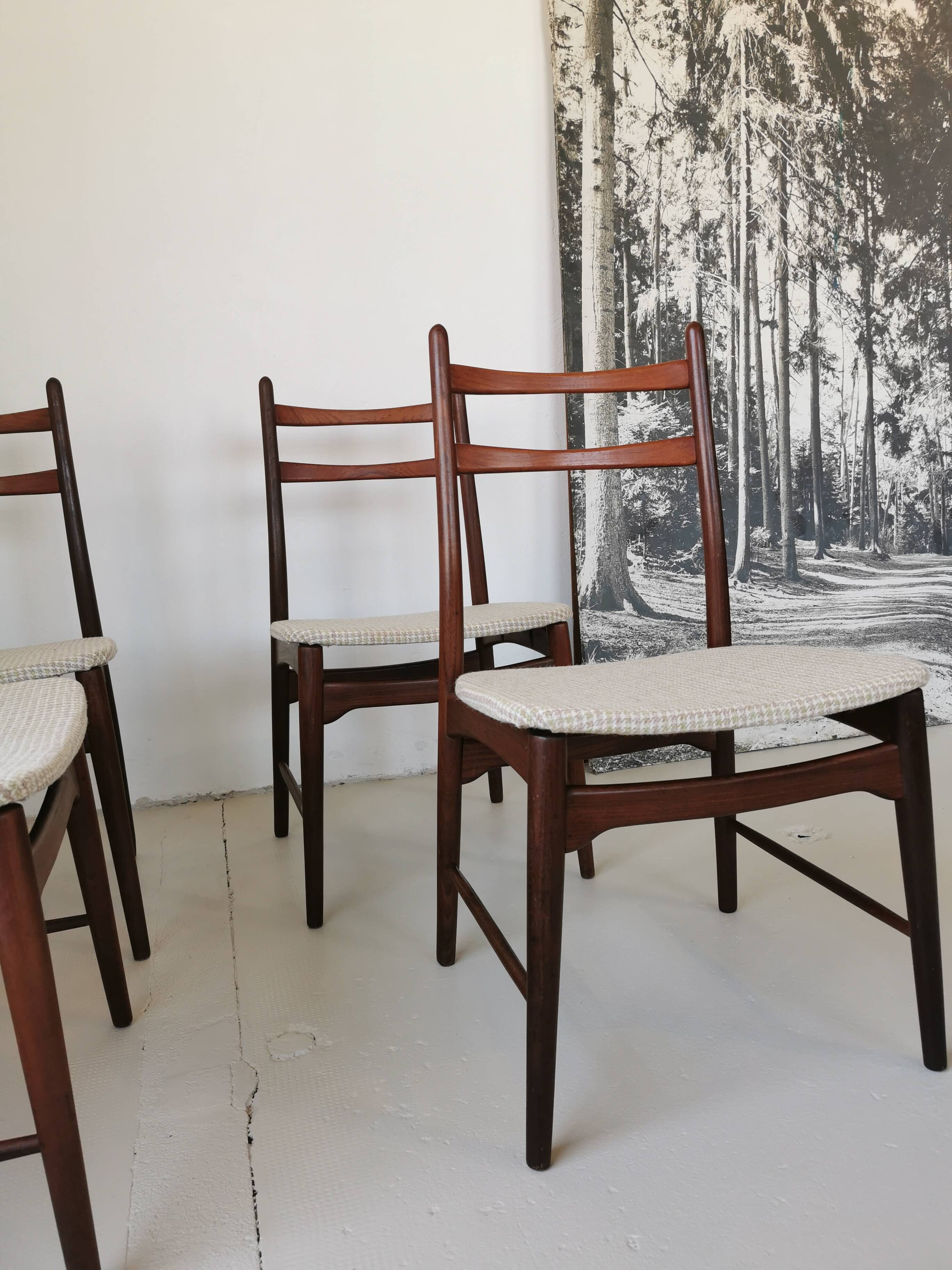 Set of 4 Scandinavian chairs no