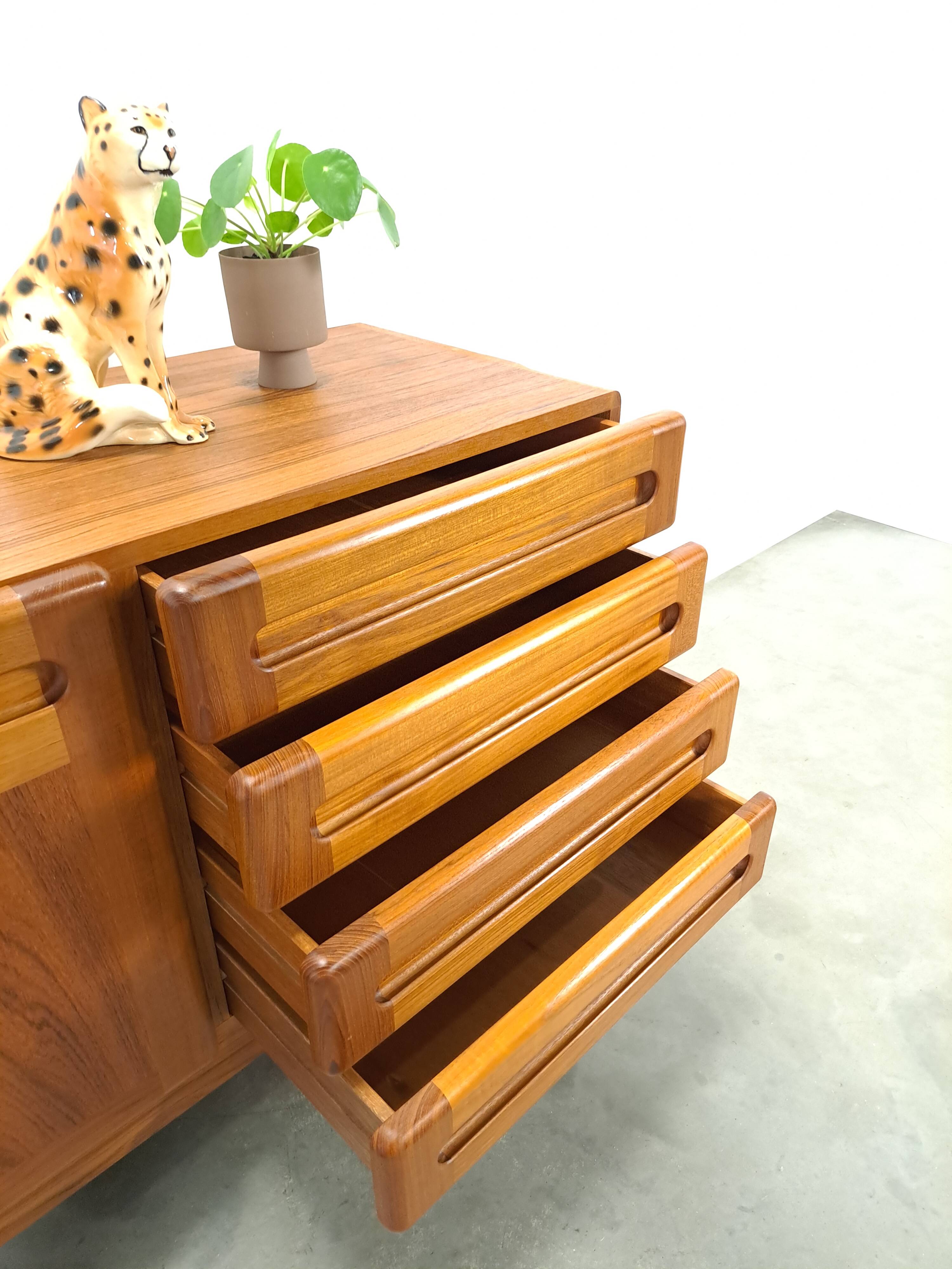 Deens design teak dressoir Dyrlund