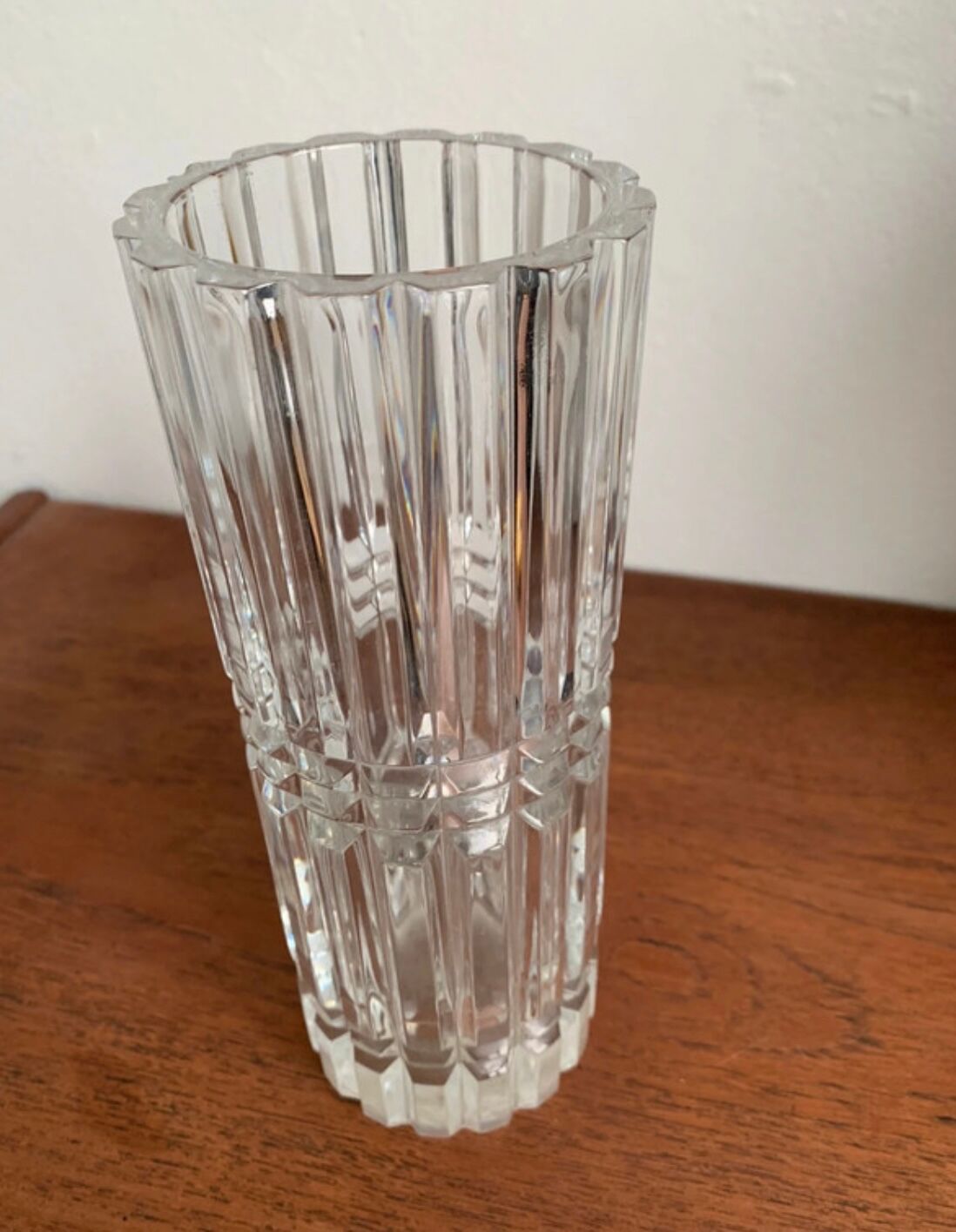 Vase vintage en verre sculpté