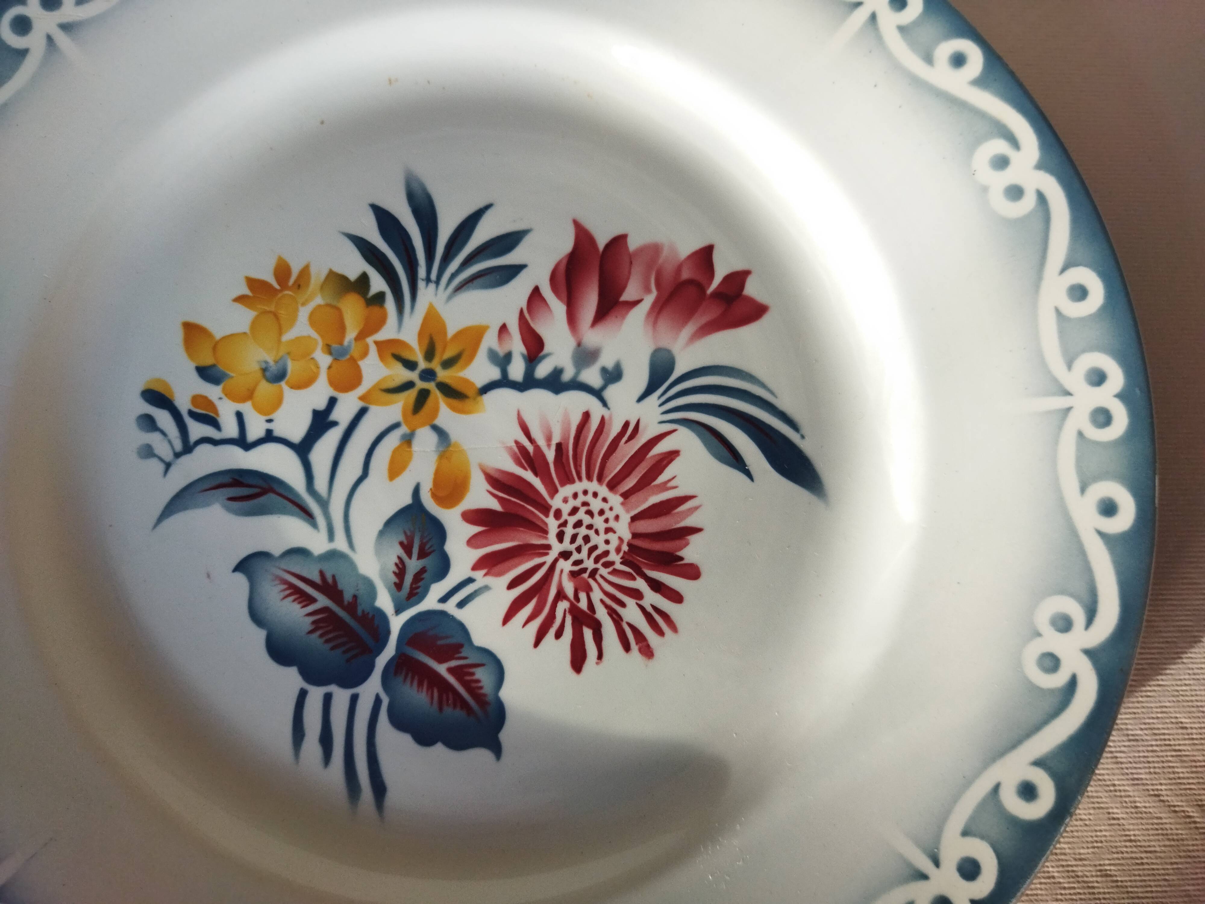 11 plates Digoin Sarreguemines "Gérard"