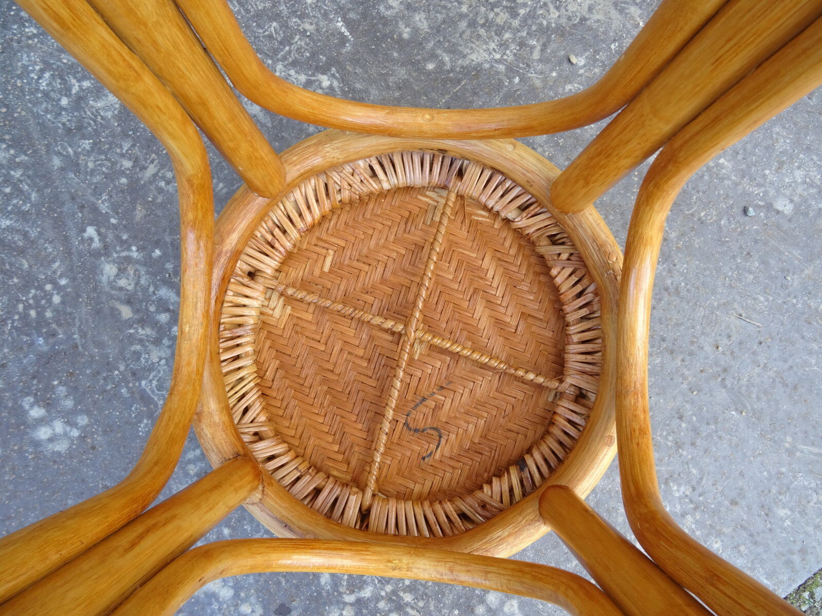 High bar stool in woven rattan