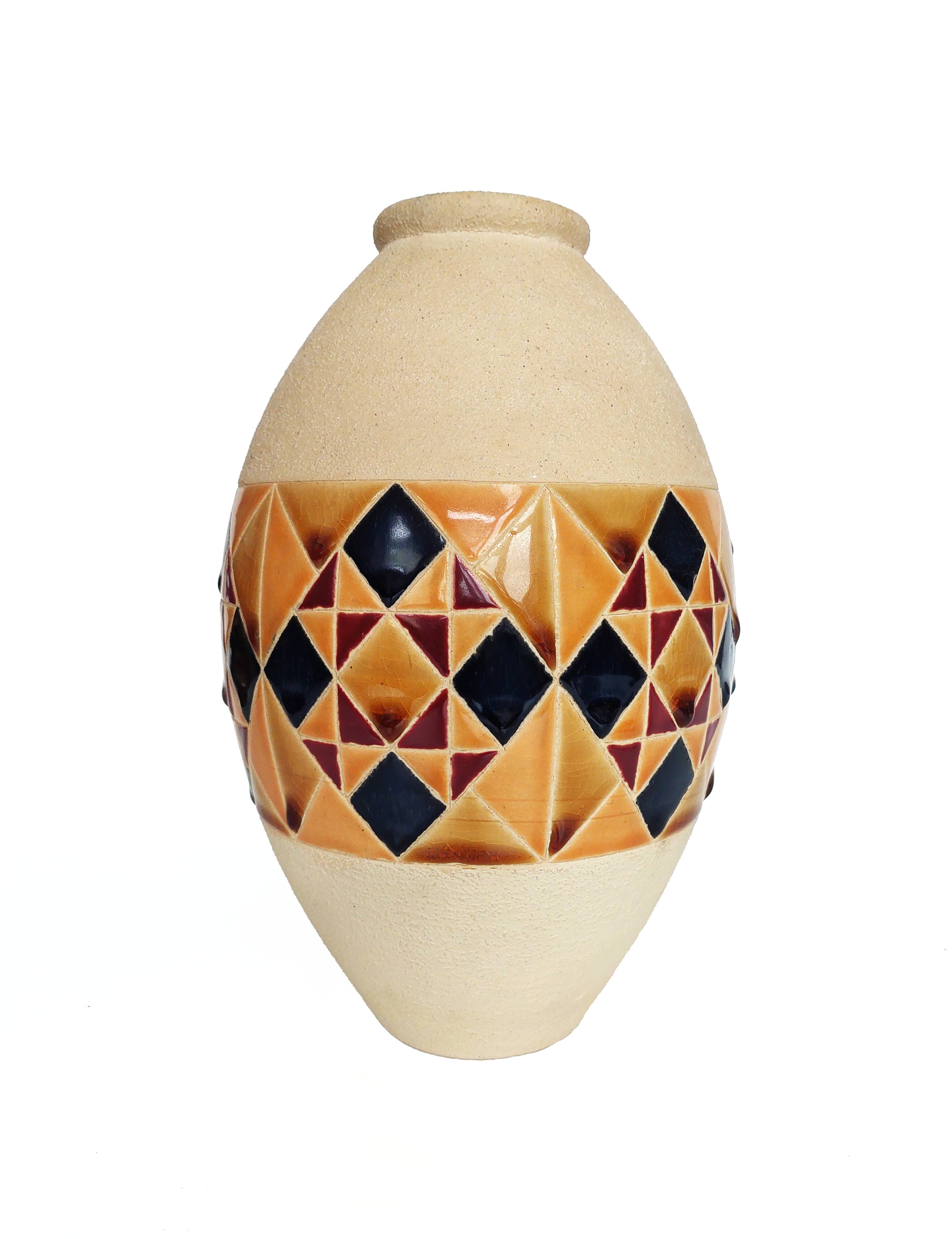 Lot of vases and carafes in earthenware and ceramic.