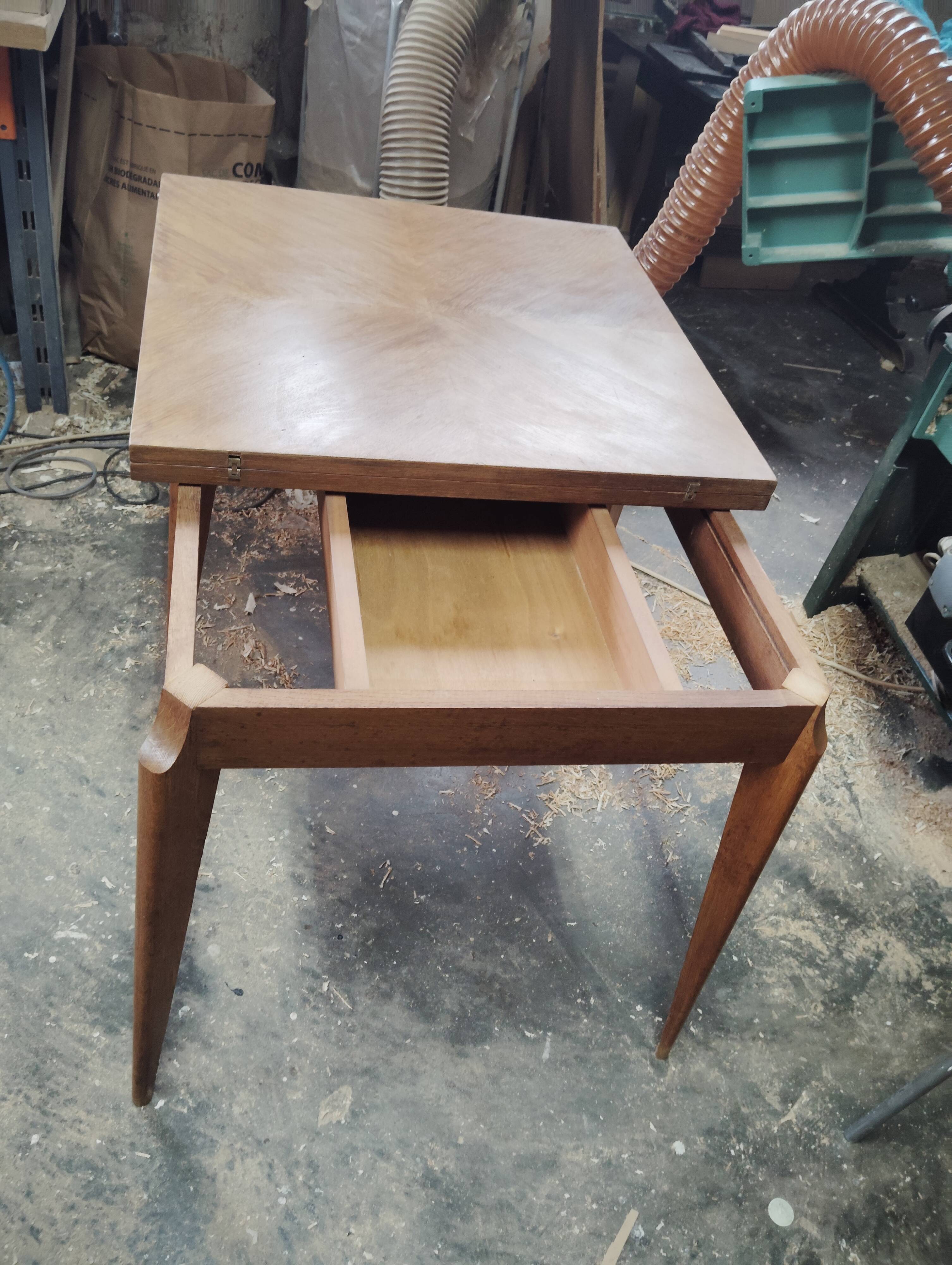Scandinavian portfolio table