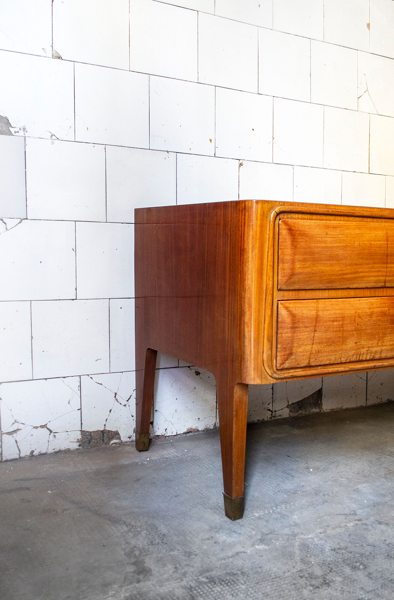Glass and brass rosewood buffet by Esposizione Permanente Mobili Cantù Italia Anni '70