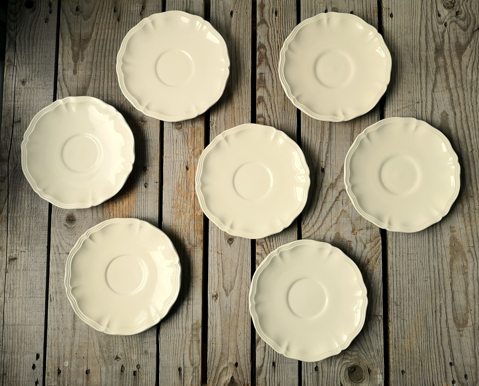 7 large saucers Sarreguemines in off-white faience