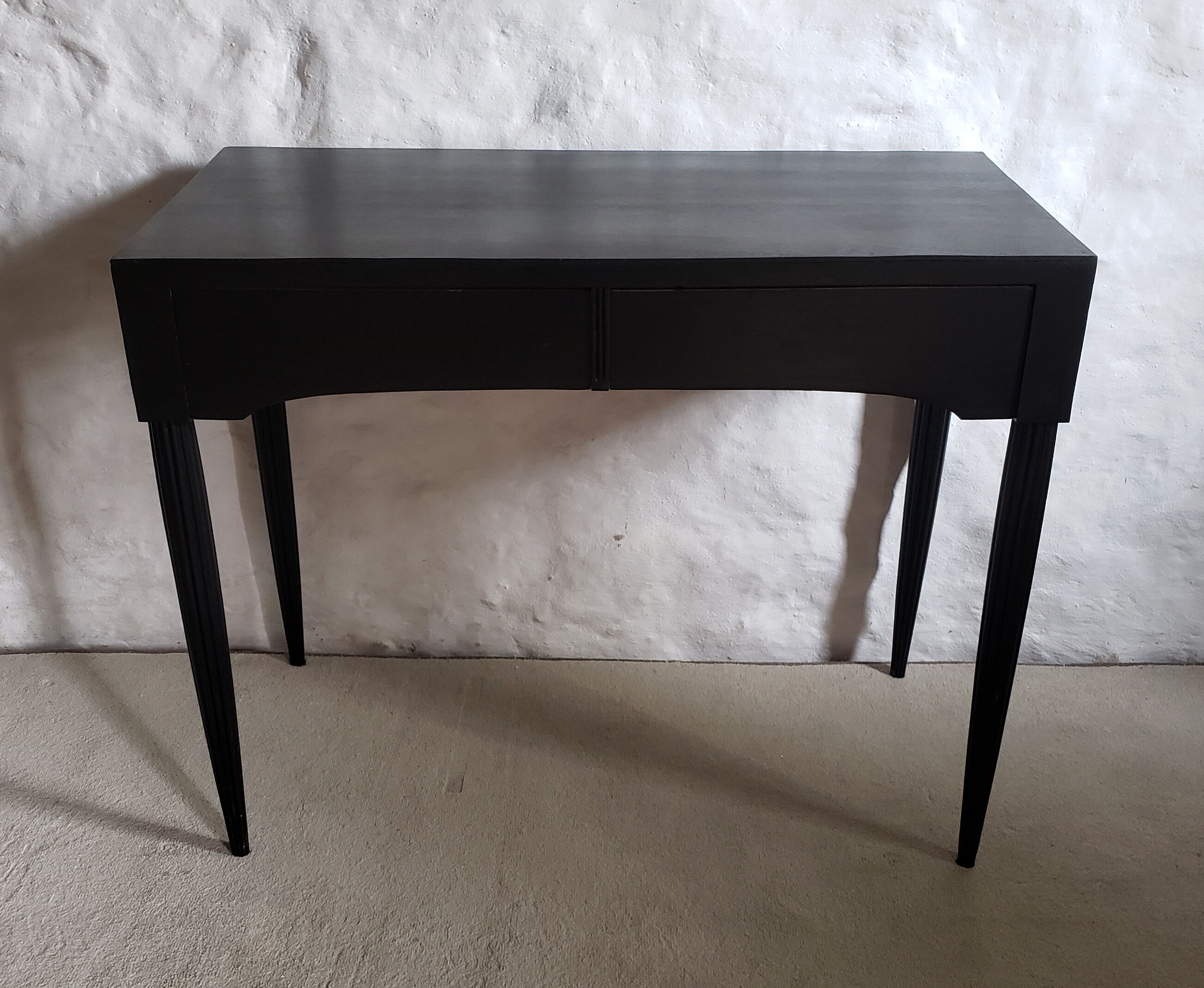 Black art-deco desk