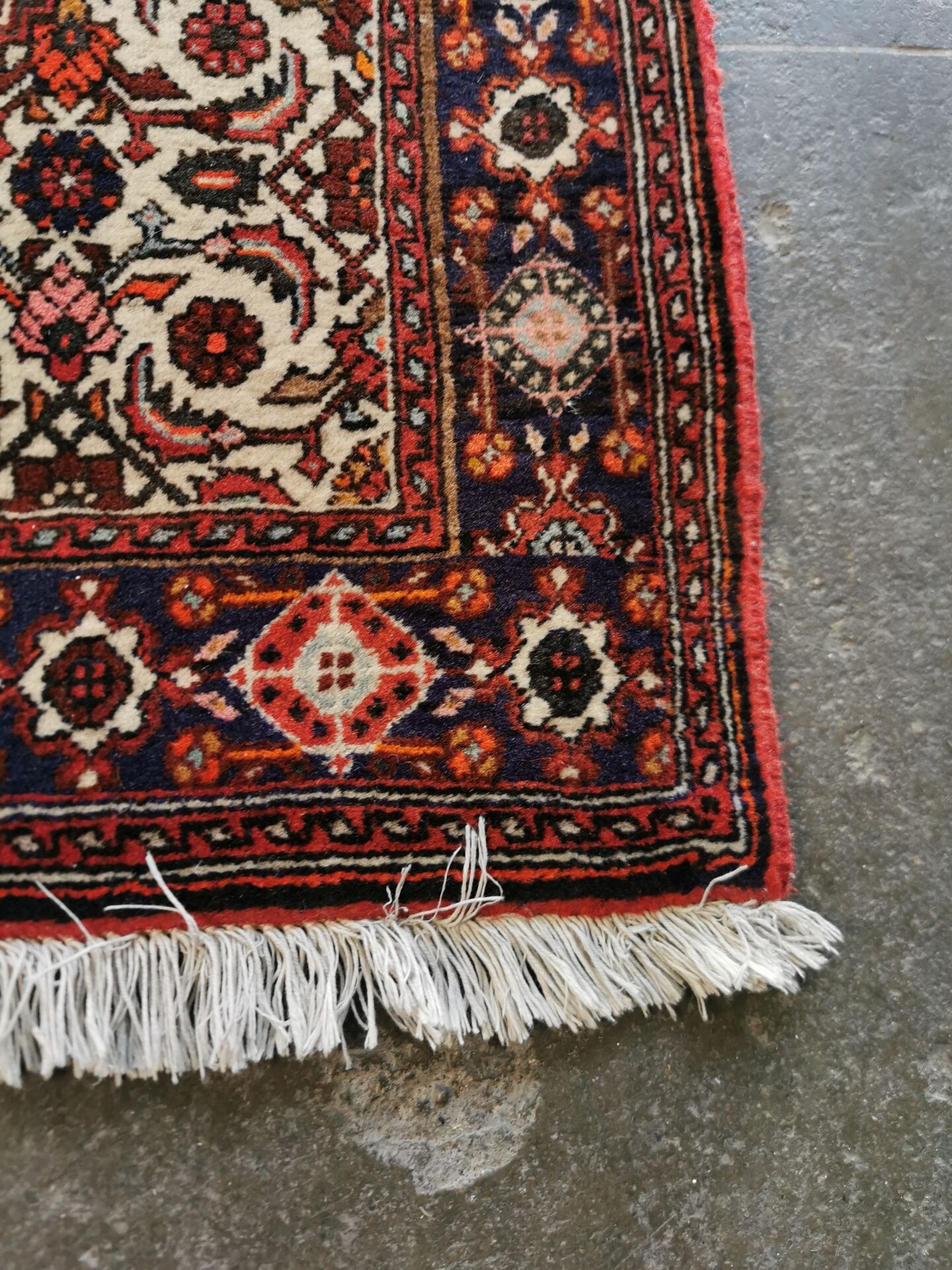 Hand-knotted Persian carpet from Iran, 128 x 76 cm.