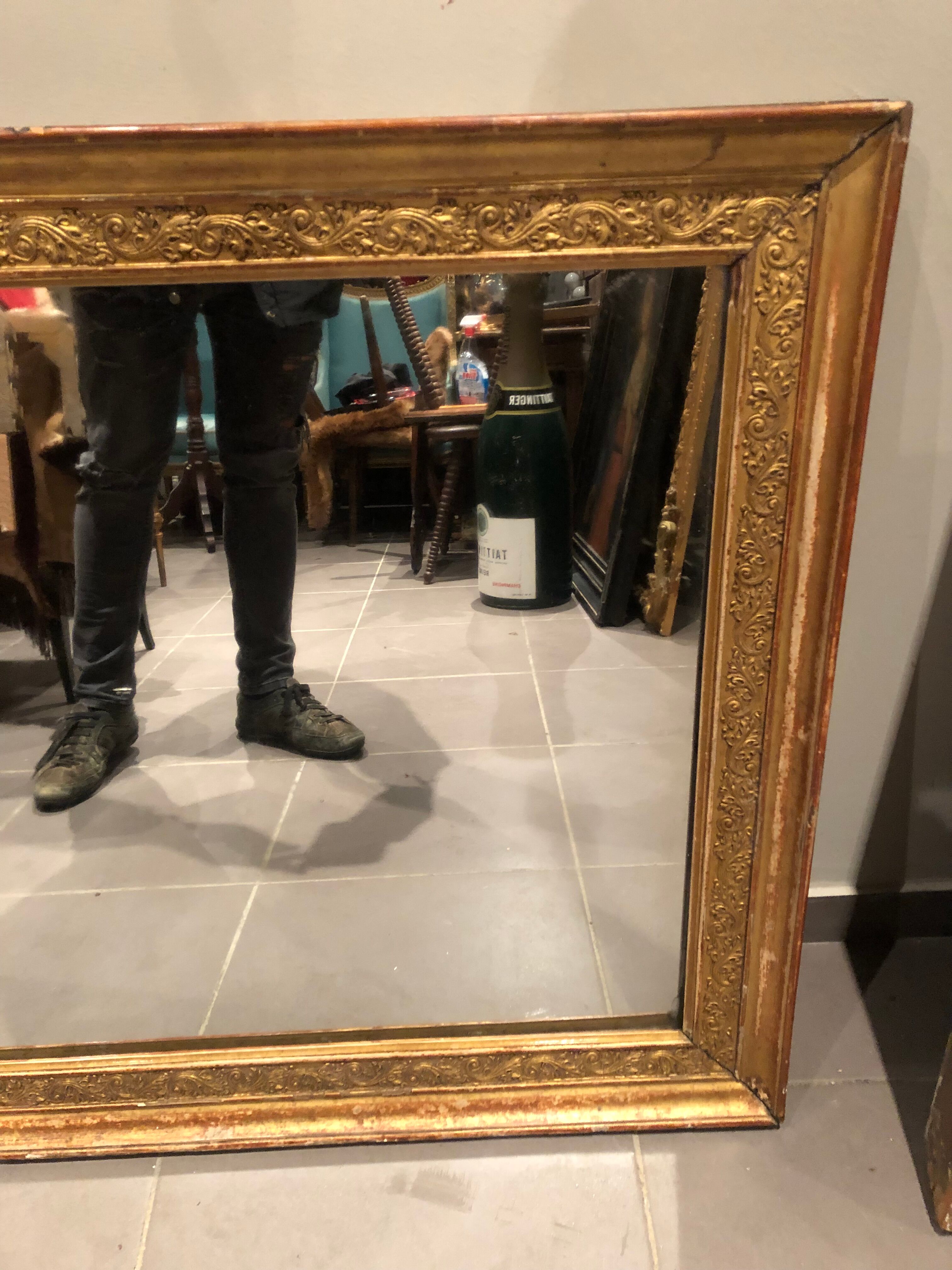 Old 19th century mirror in wood and gilded stucco