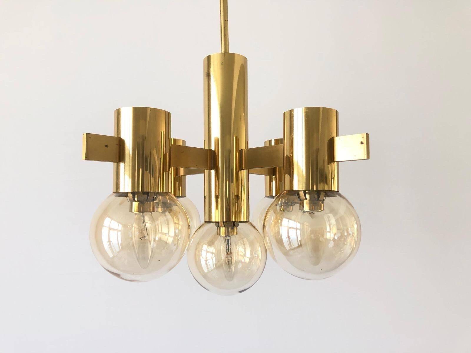 Lustre en laiton et verre fumé attr. H. Agnes Jacobsson, années 1960, Suède