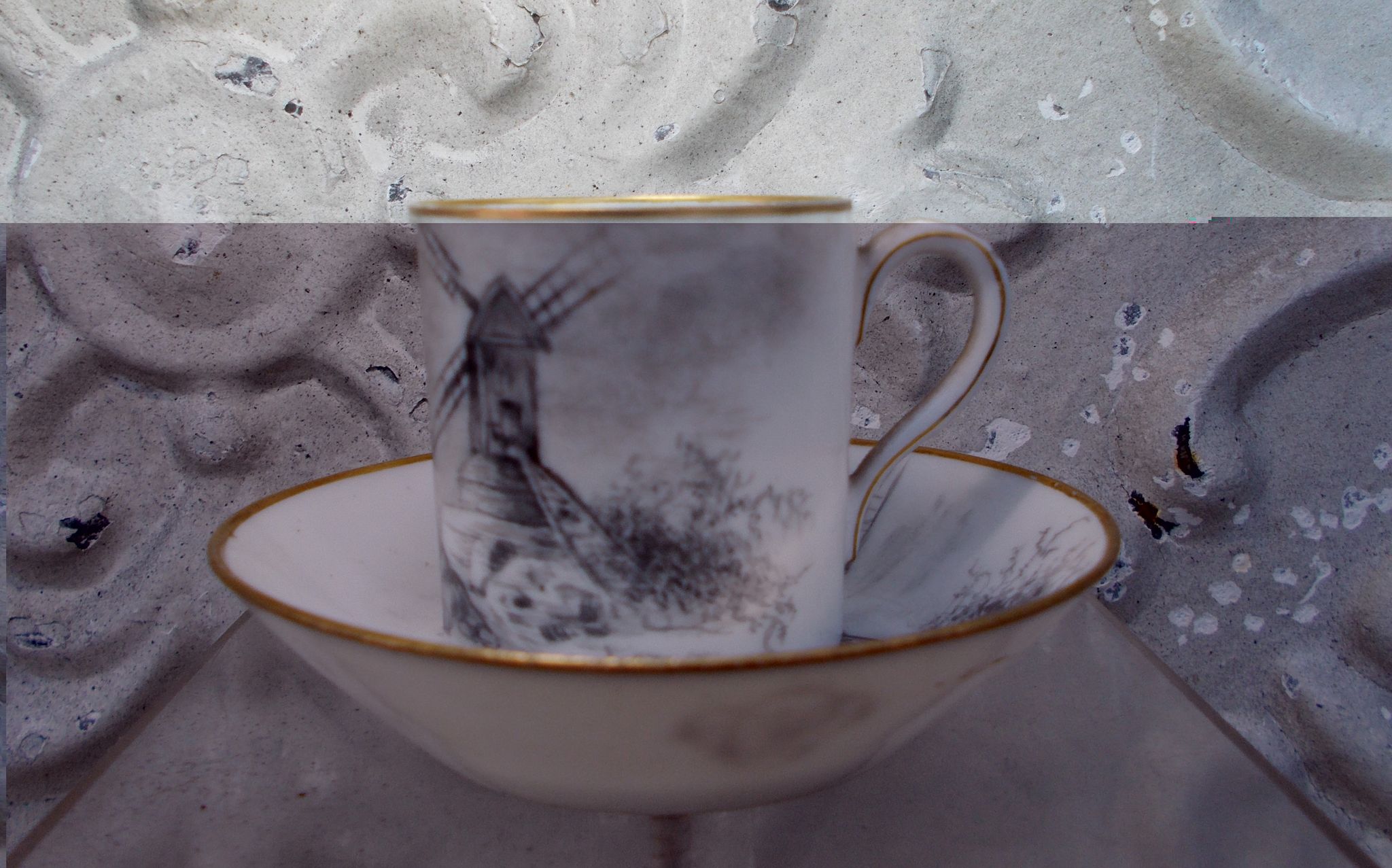 Cup and under cup decoration in grisaille Porcelain of Paris XIXth signed decoration mill