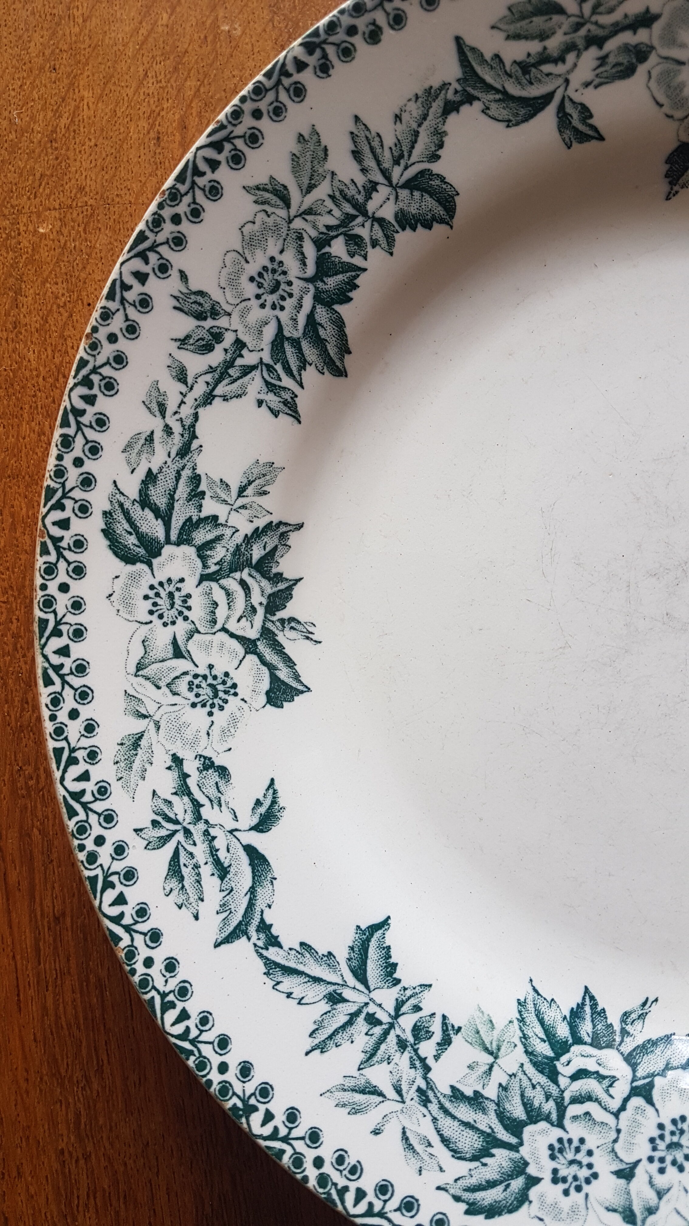 Old plate with wreath decoration