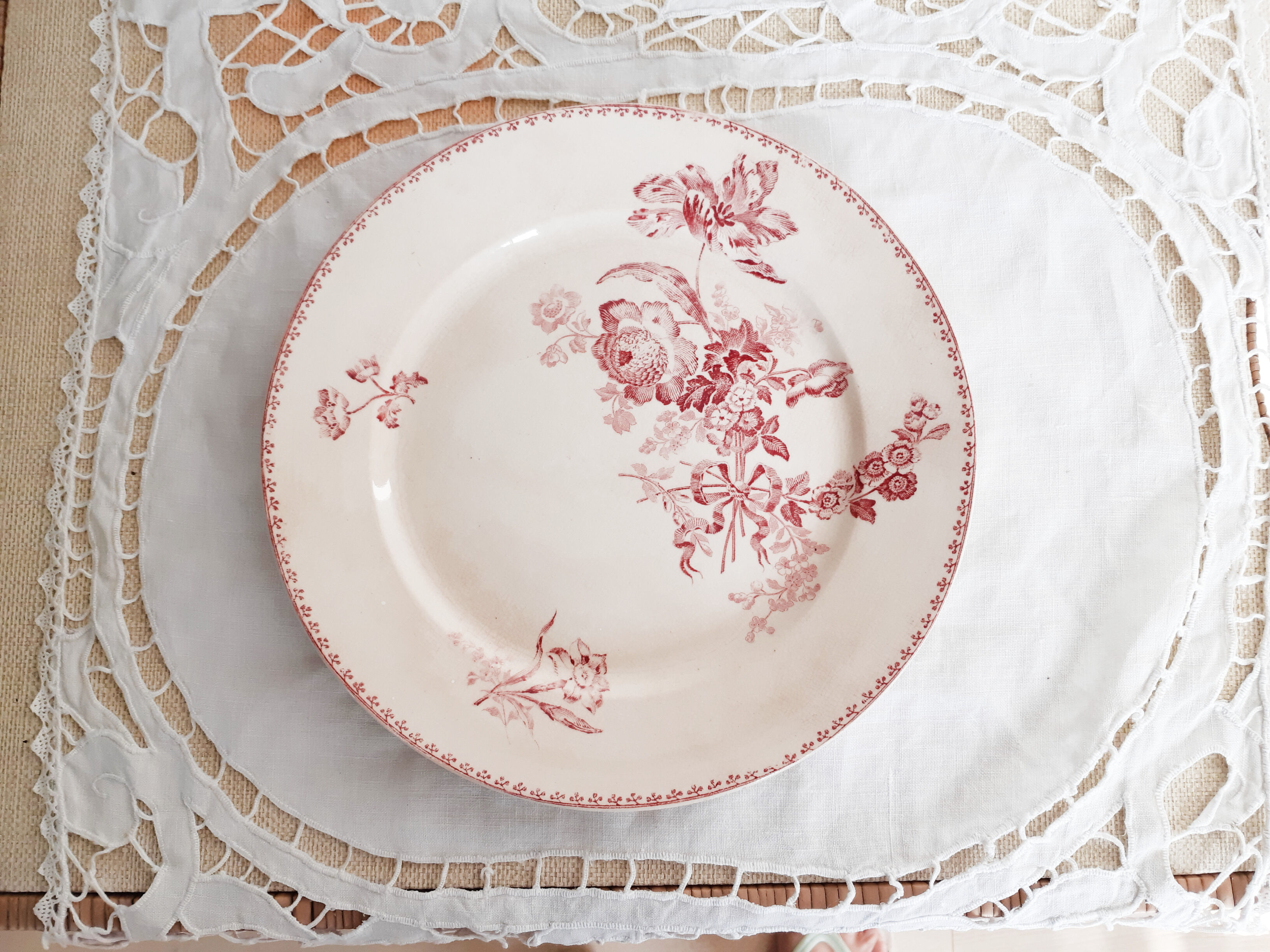 Flat plate Sarreguemines , Fontanges , pink , vintage French , 50s