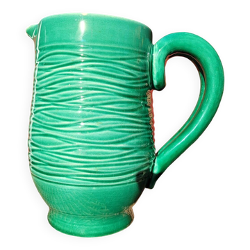 Pichet en céramique émaillée verte
