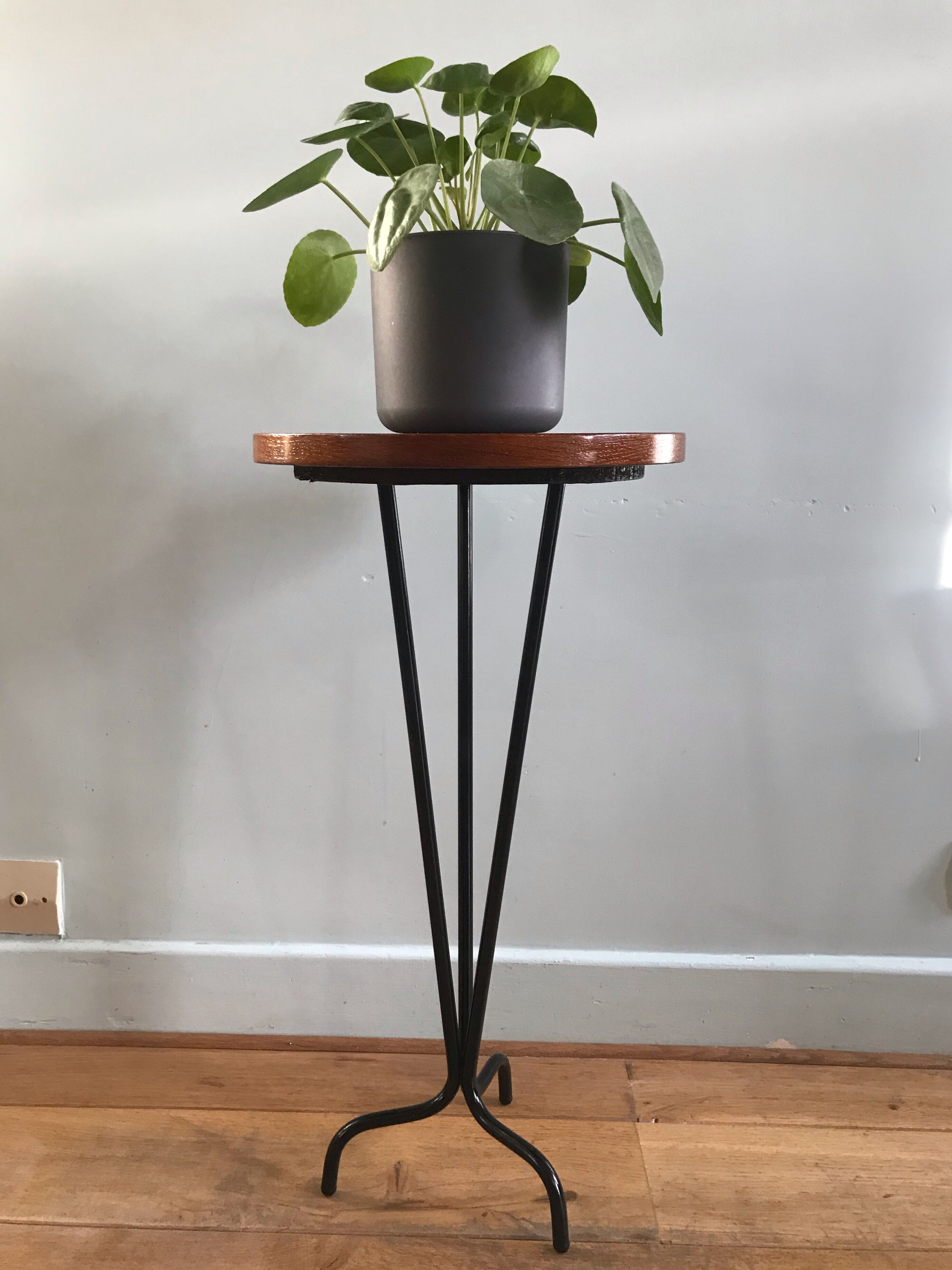 Vintage tripod harness round wooden top on black lacquered metal stand