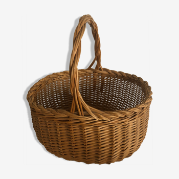Braided wicker oval basket